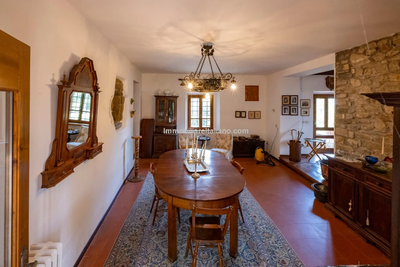 8-Bedroom Tuscan Farmhouse with Olive Grove in Sansepolcro, Arezzo - View image 34 of 62