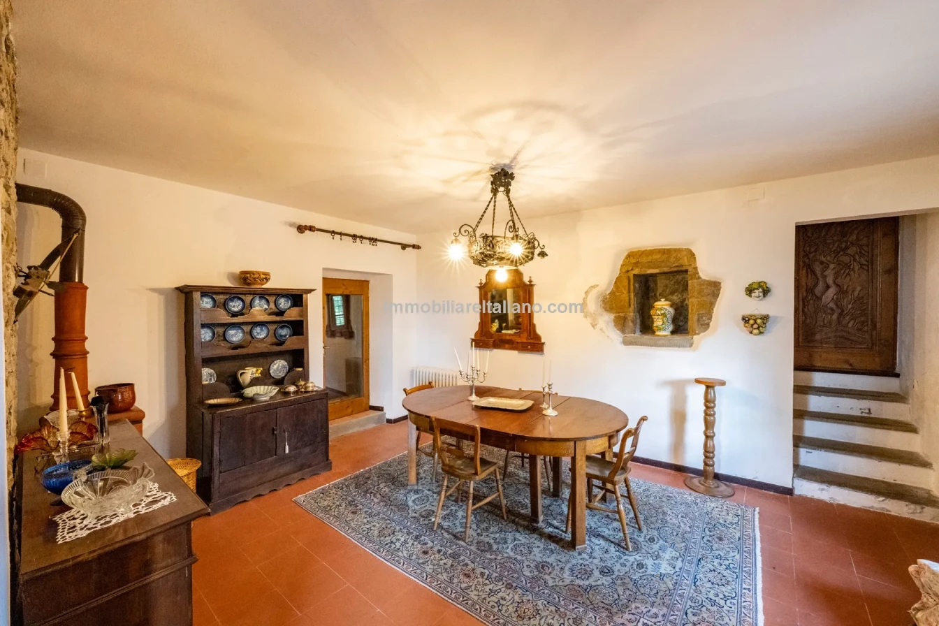 8-Bedroom Tuscan Farmhouse with Olive Grove in Sansepolcro, Arezzo - View image 35 of 62