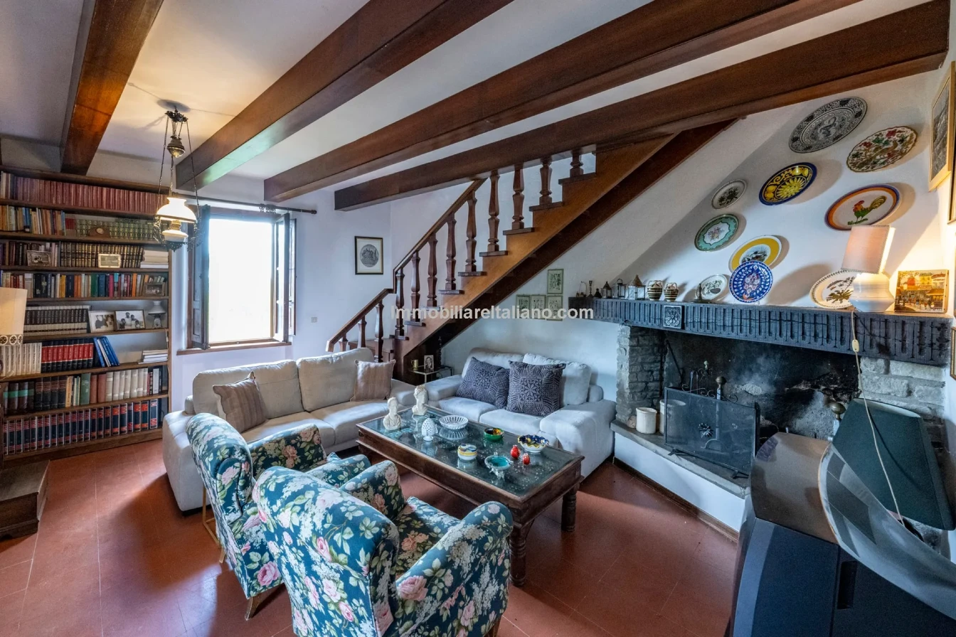 8-Bedroom Tuscan Farmhouse with Olive Grove in Sansepolcro, Arezzo - View image 36 of 62
