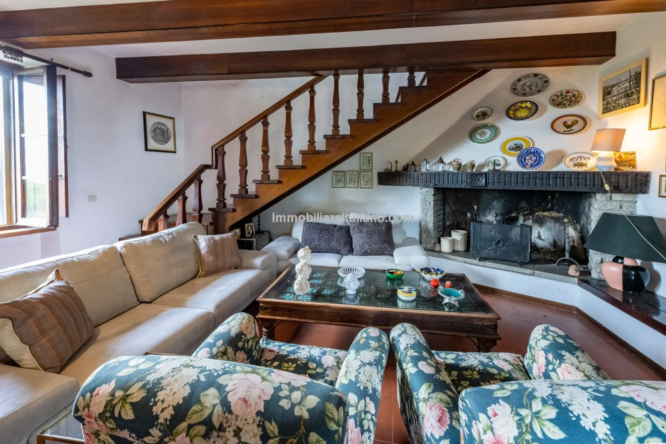 8-Bedroom Tuscan Farmhouse with Olive Grove in Sansepolcro, Arezzo - View image 37 of 62