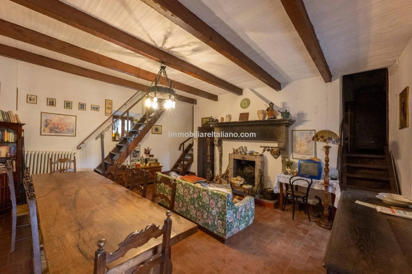 8-Bedroom Tuscan Farmhouse with Olive Grove in Sansepolcro, Arezzo - View image 44 of 62