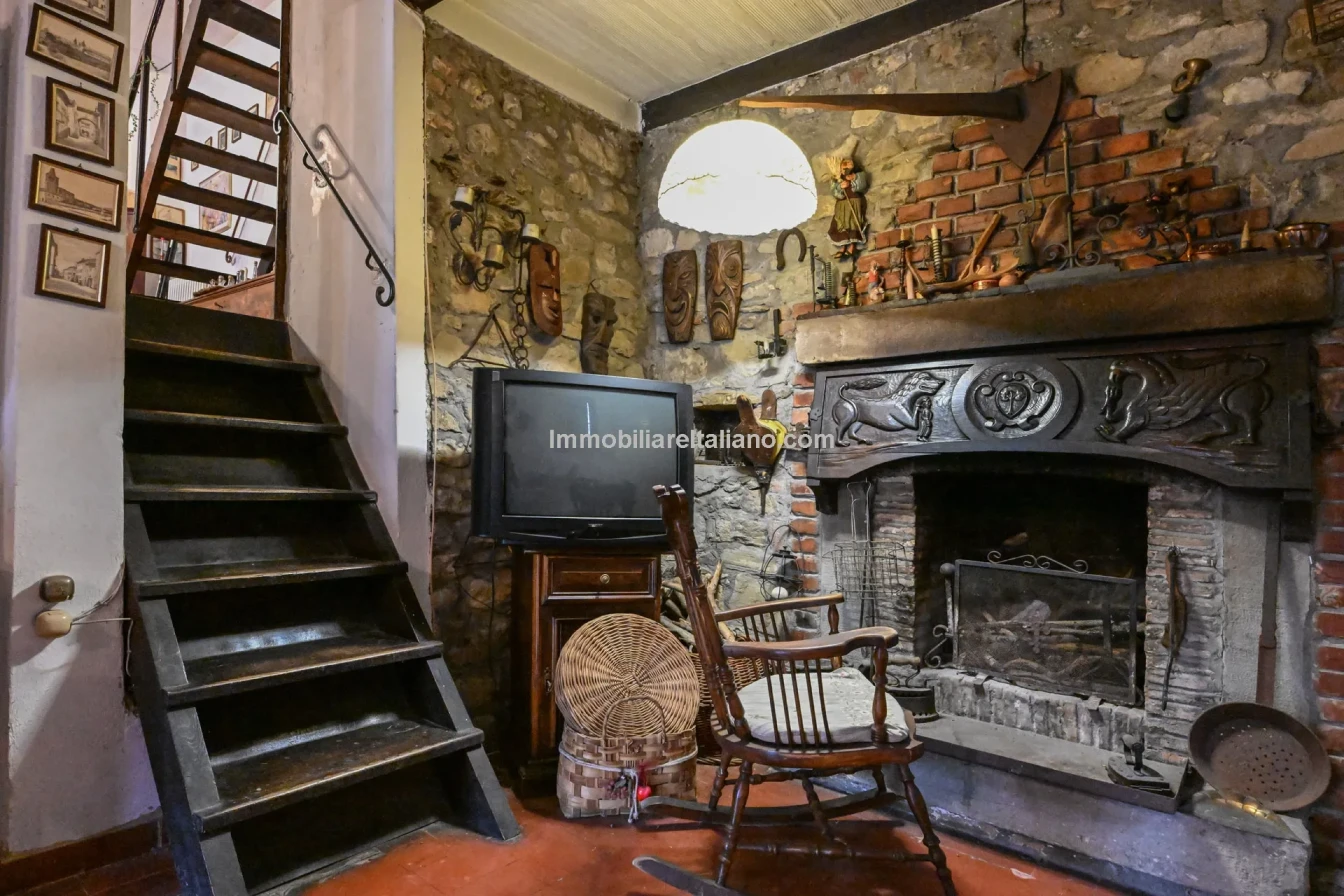 8-Bedroom Tuscan Farmhouse with Olive Grove in Sansepolcro, Arezzo - View image 47 of 62