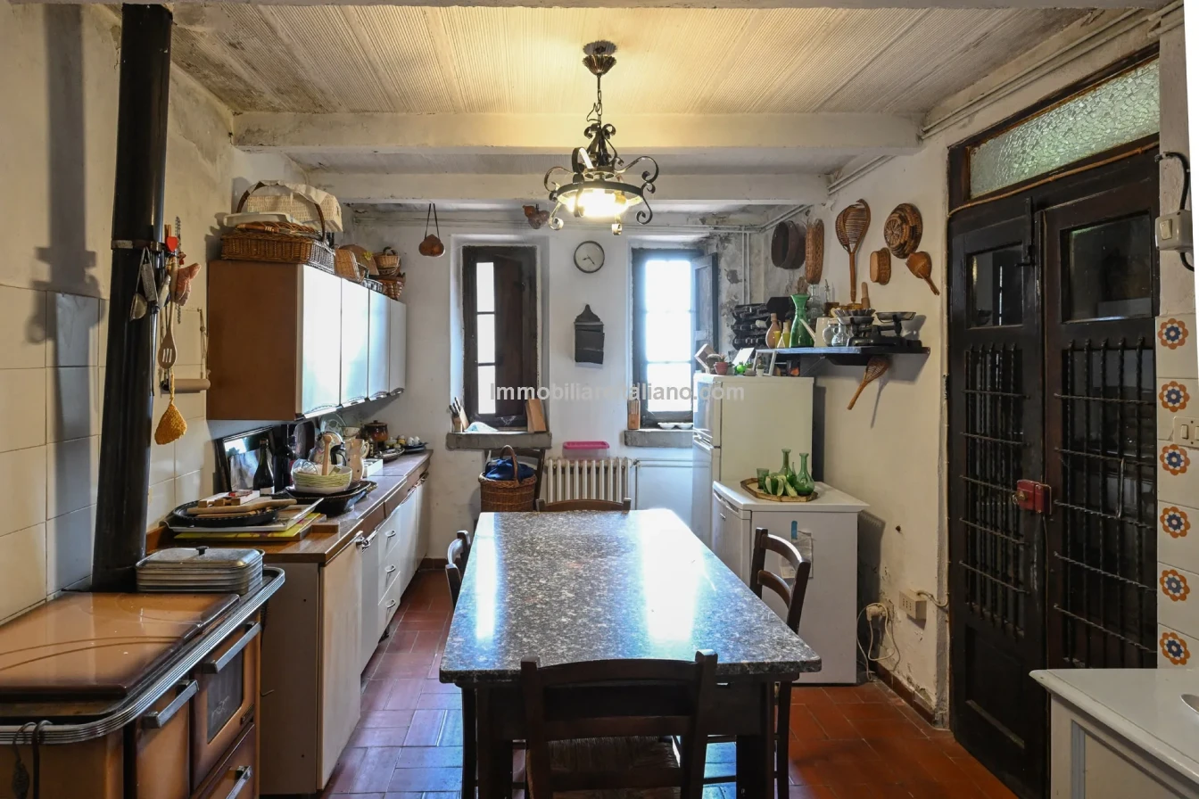 8-Bedroom Tuscan Farmhouse with Olive Grove in Sansepolcro, Arezzo - View image 48 of 62