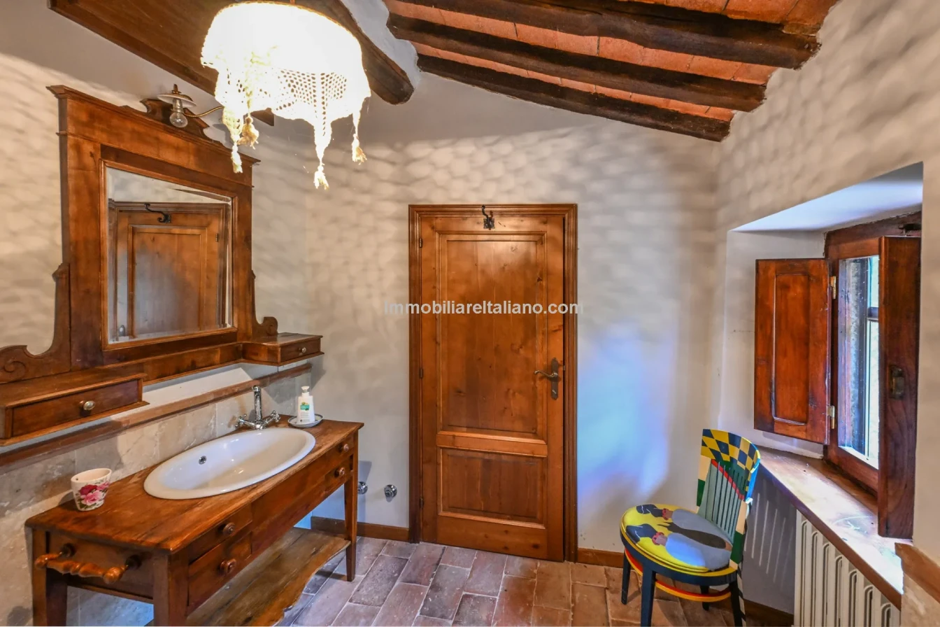 8-Bedroom Tuscan Farmhouse with Olive Grove in Sansepolcro, Arezzo - View image 53 of 62
