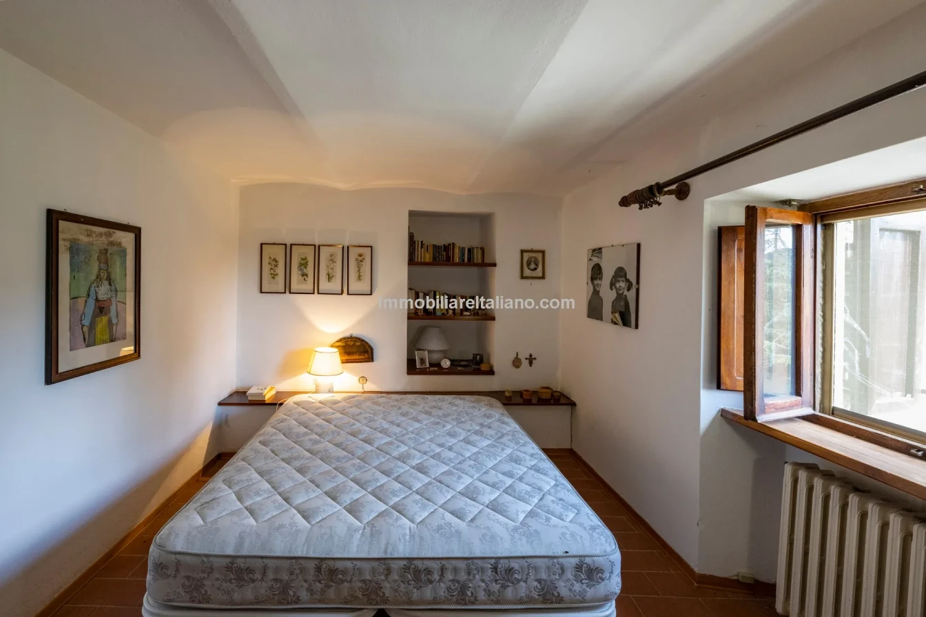 8-Bedroom Tuscan Farmhouse with Olive Grove in Sansepolcro, Arezzo - View image 56 of 62