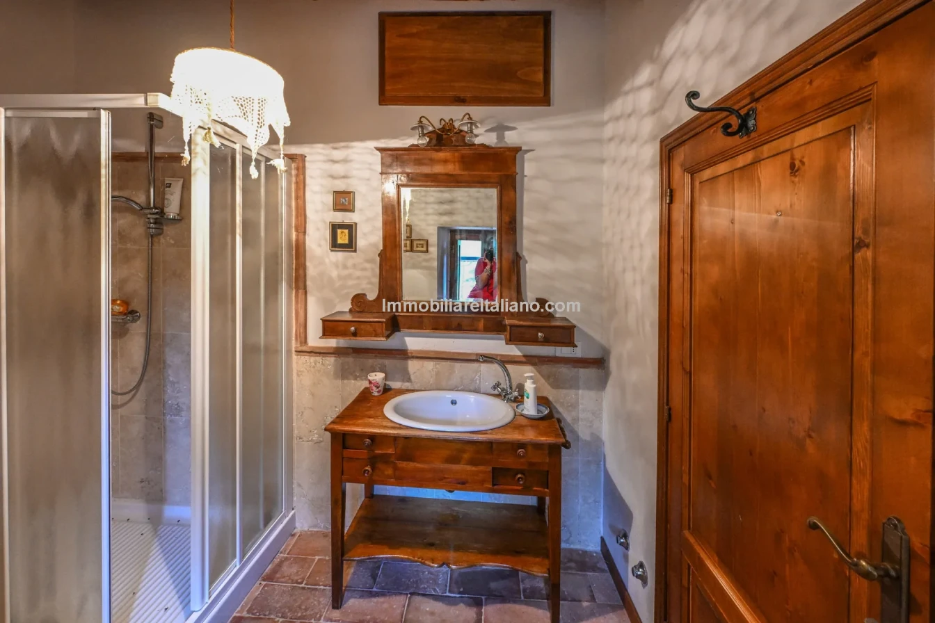 8-Bedroom Tuscan Farmhouse with Olive Grove in Sansepolcro, Arezzo - View image 58 of 62