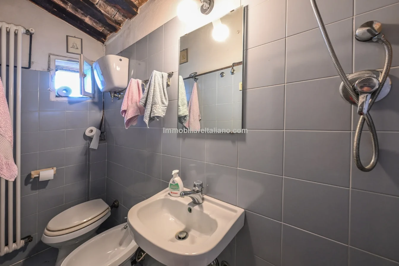 8-Bedroom Tuscan Farmhouse with Olive Grove in Sansepolcro, Arezzo - View image 59 of 62