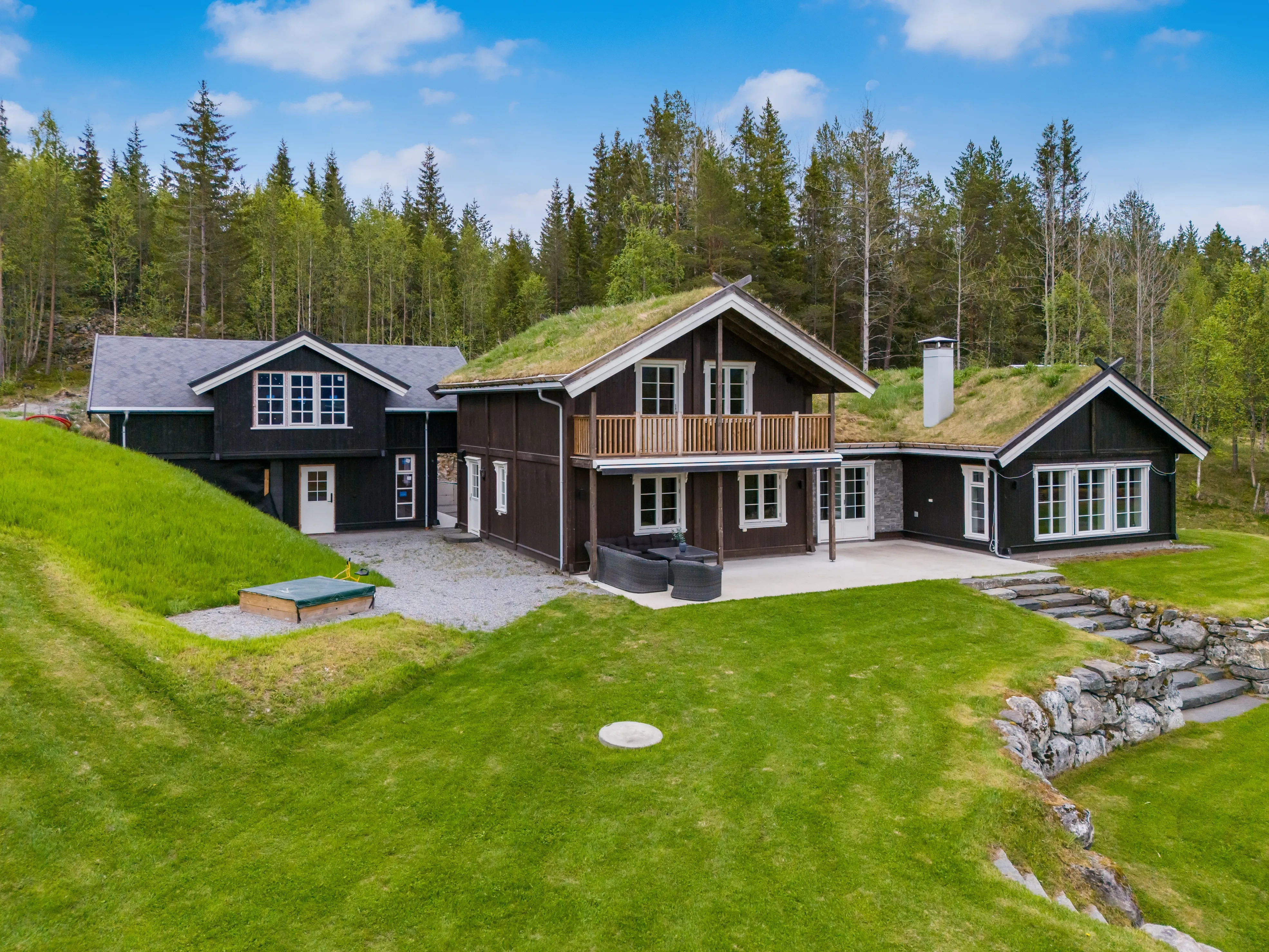 Contemporary 3-Bedroom House with Mountain Views in Hemsedal, Norway - Image 3