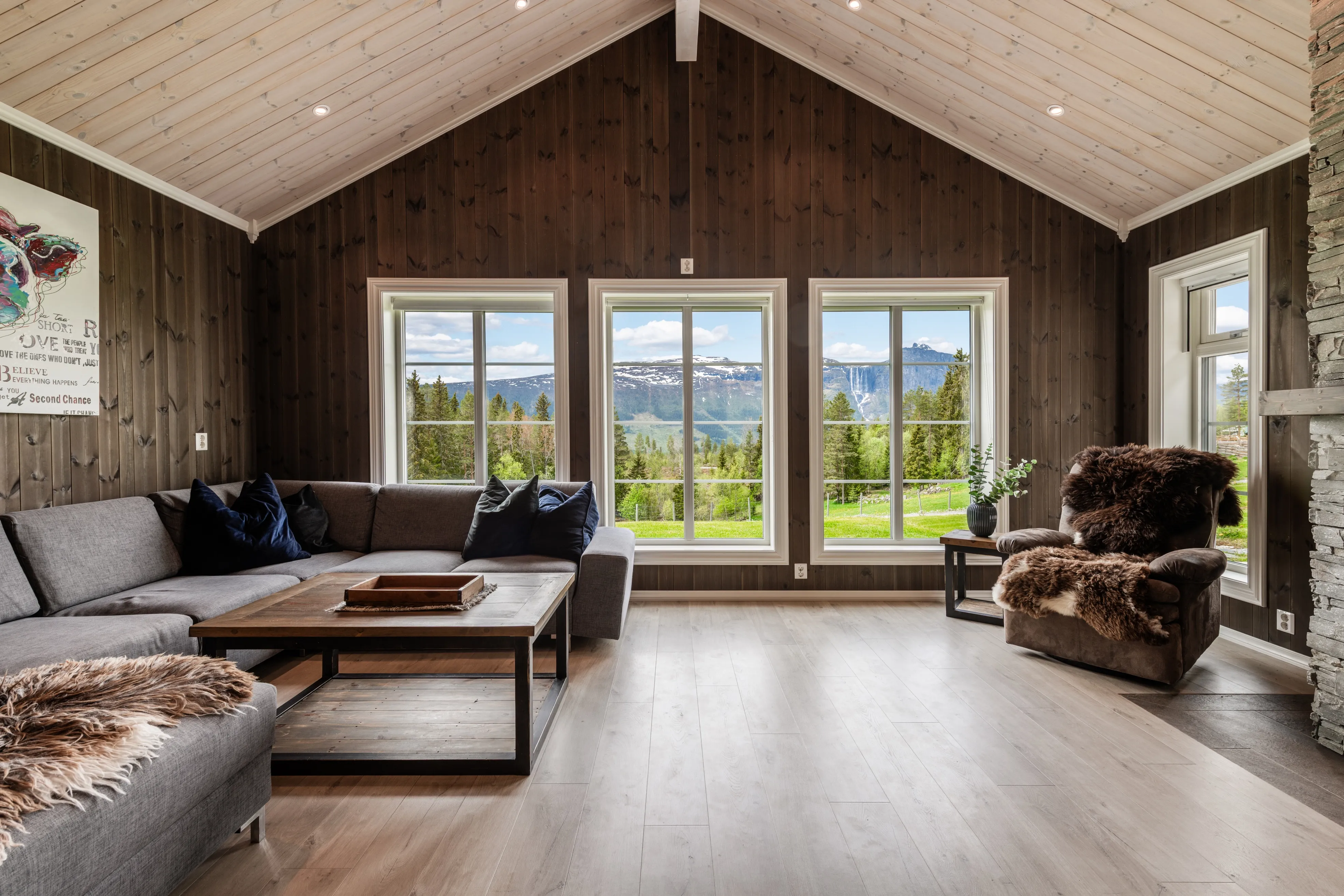 Contemporary 3-Bedroom House with Mountain Views in Hemsedal, Norway - View image 6 of 45