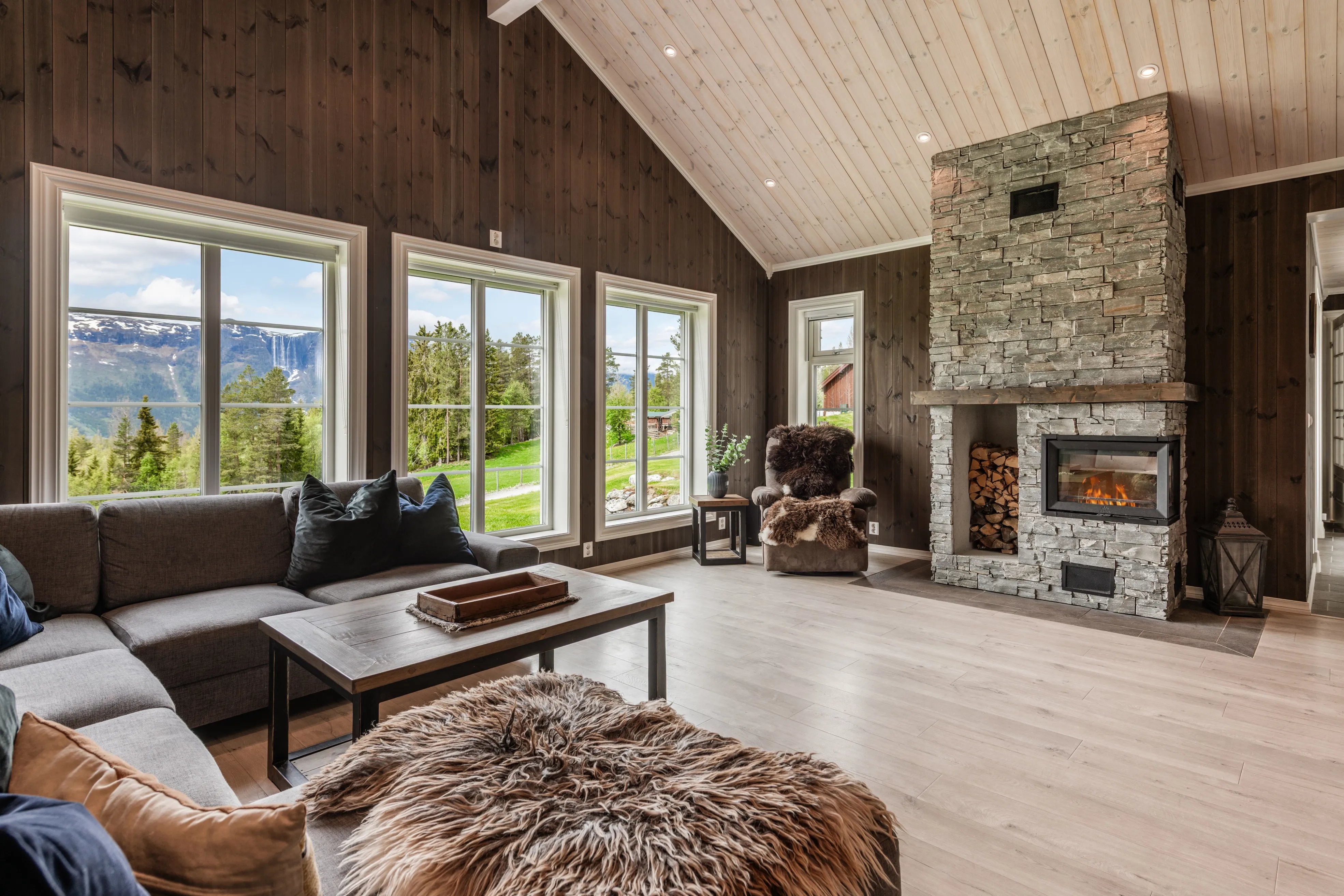 Contemporary 3-Bedroom House with Mountain Views in Hemsedal, Norway - View image 8 of 45