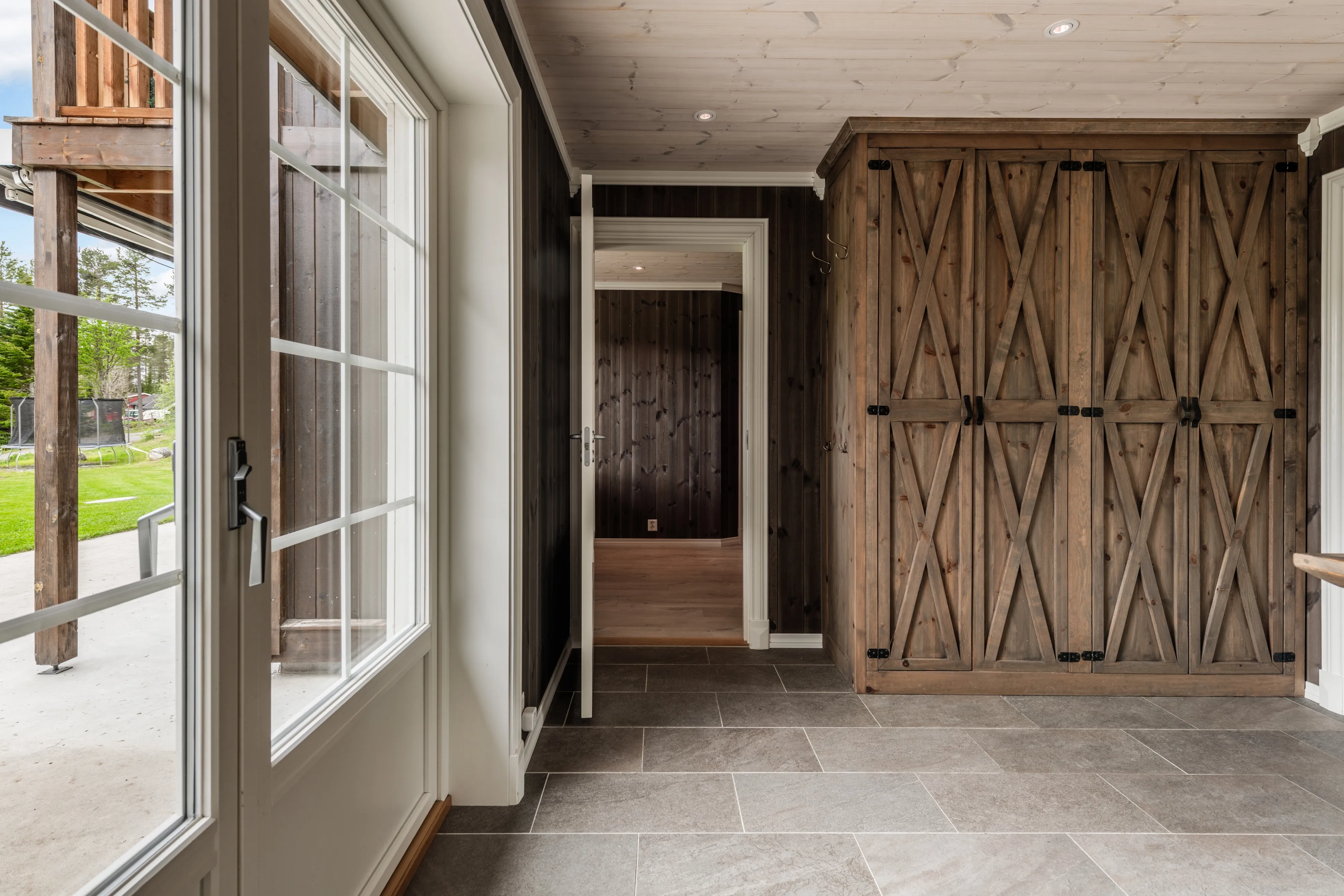 Contemporary 3-Bedroom House with Mountain Views in Hemsedal, Norway - View image 22 of 45