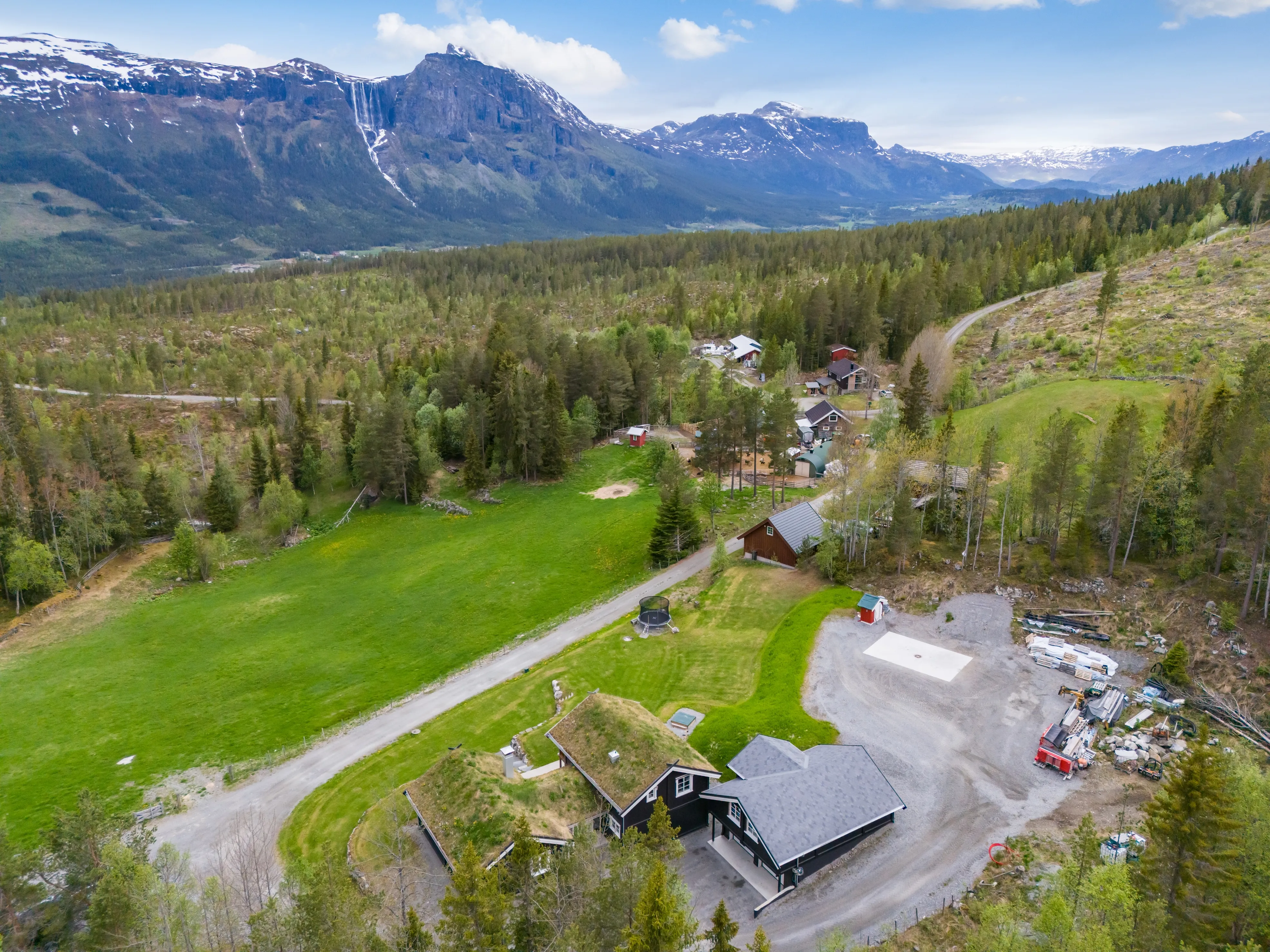 Contemporary 3-Bedroom House with Mountain Views in Hemsedal, Norway - View image 40 of 45