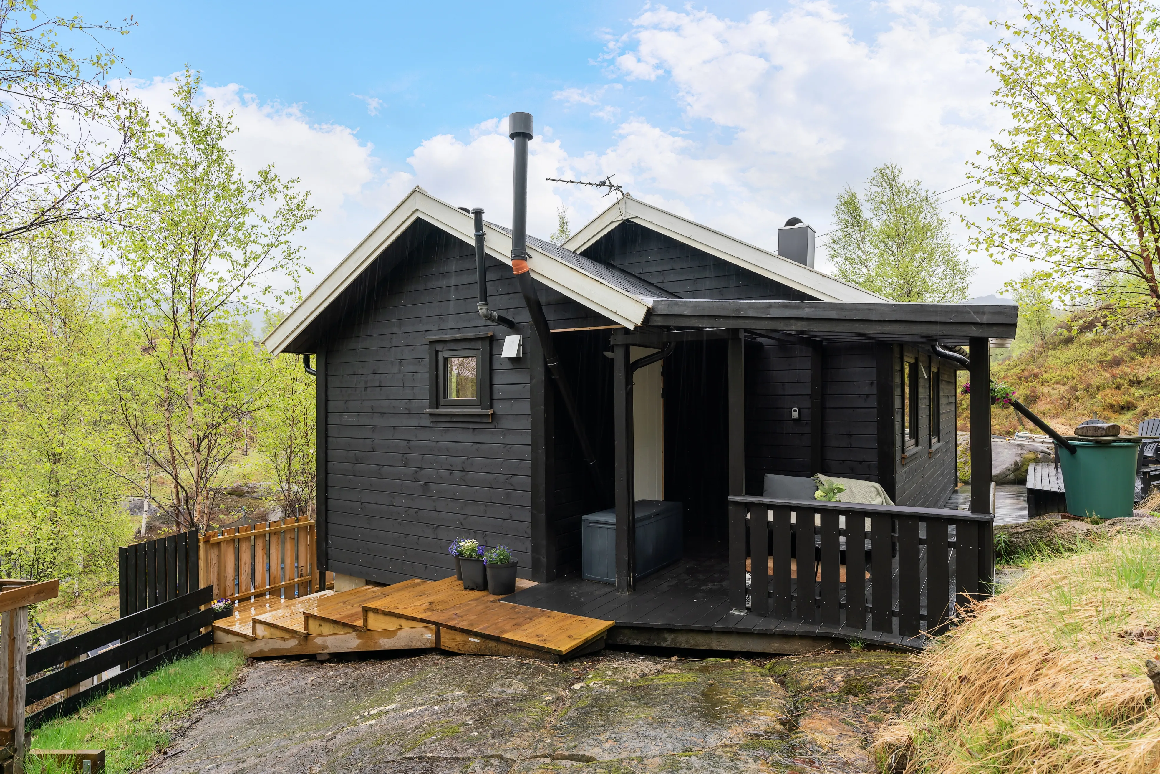 1970s Norwegian Cabin with Expansive Terrace and Garden in Bjerkreim - Image 2