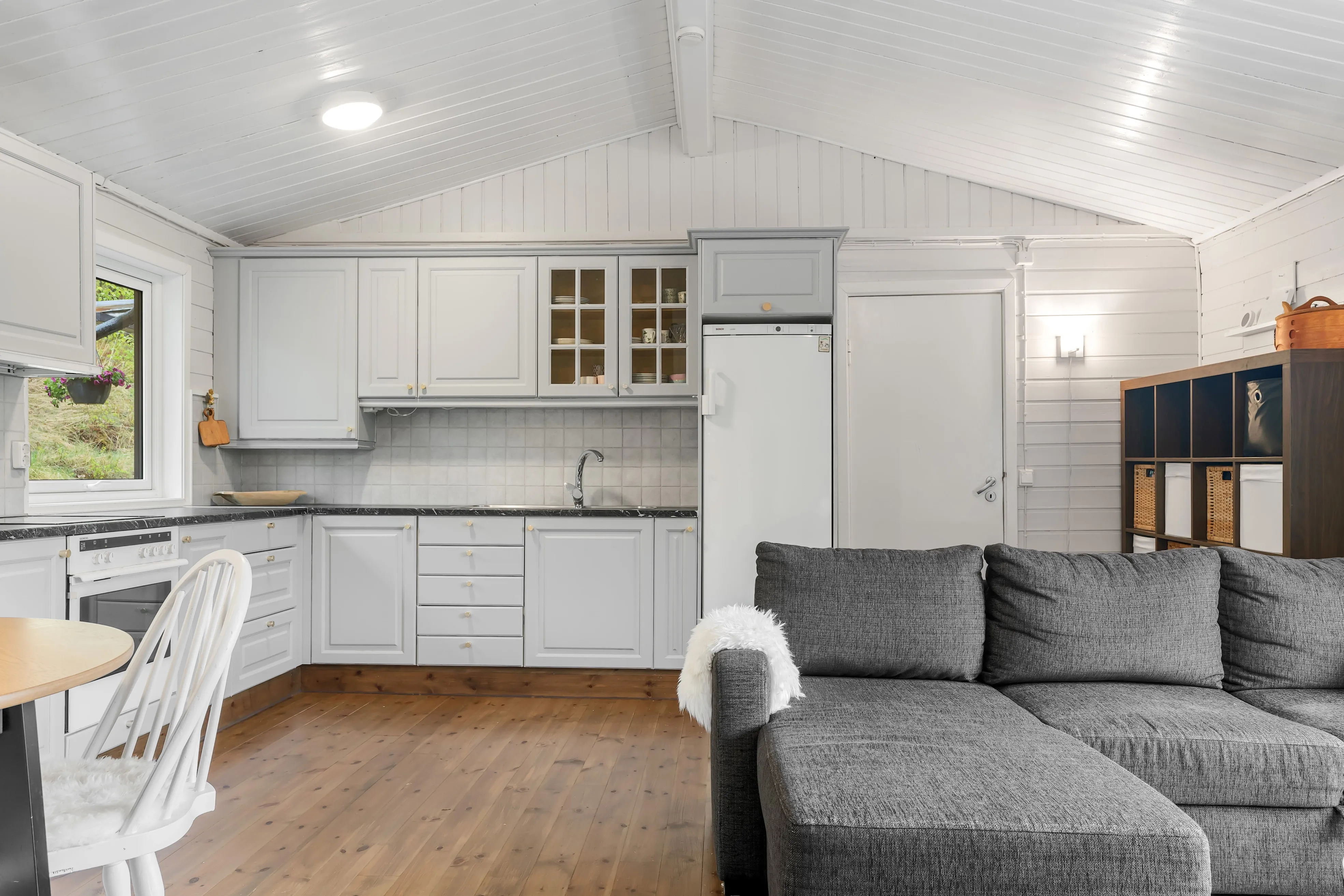 1970s Norwegian Cabin with Expansive Terrace and Garden in Bjerkreim - View image 18 of 27