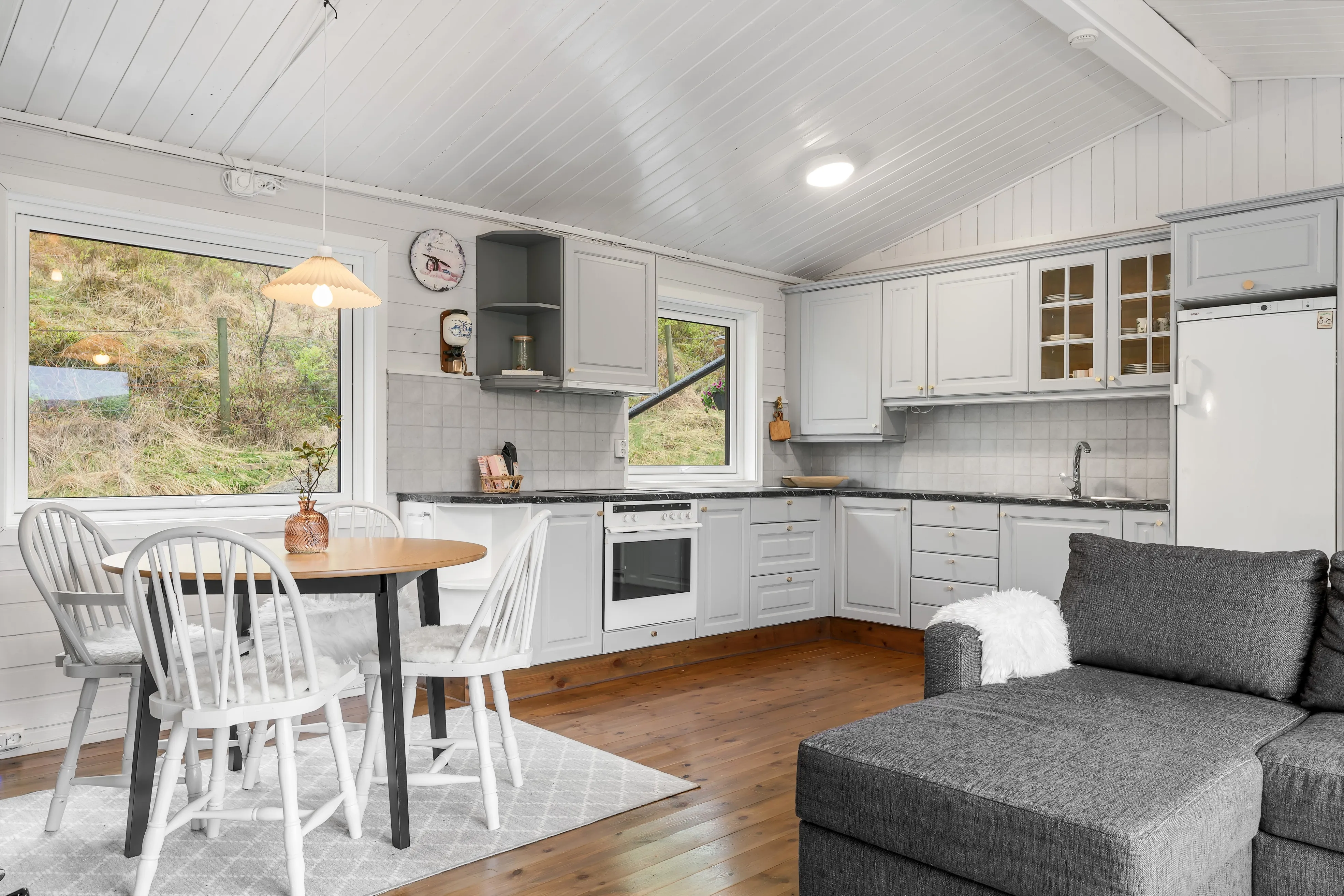 1970s Norwegian Cabin with Expansive Terrace and Garden in Bjerkreim - View image 19 of 27