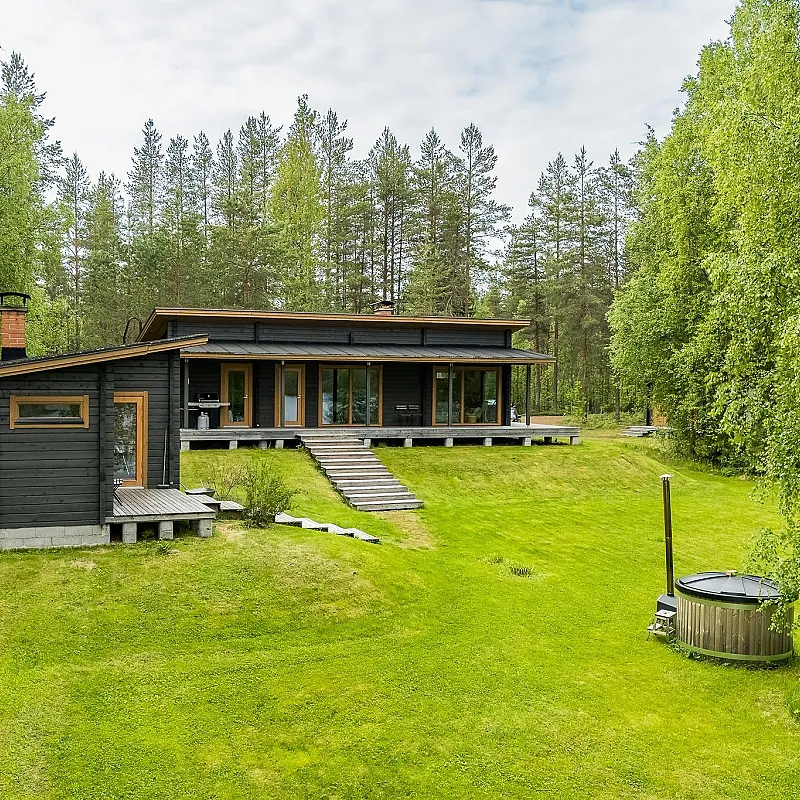 Modern 2-Bedroom Bungalow with Expansive Grounds by Finland's Iijoki River