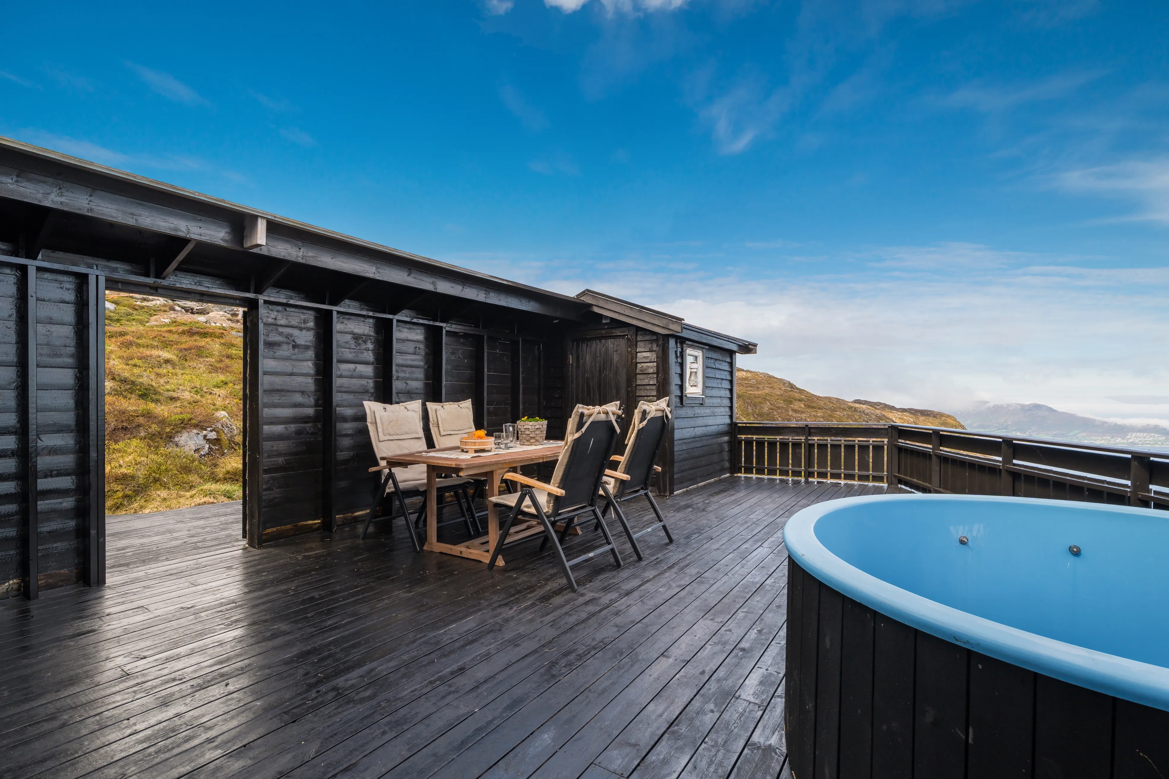 Rustic 1970s Cabin with Pool and Terrace in Scenic Norwegian Highlands - View image 6 of 25