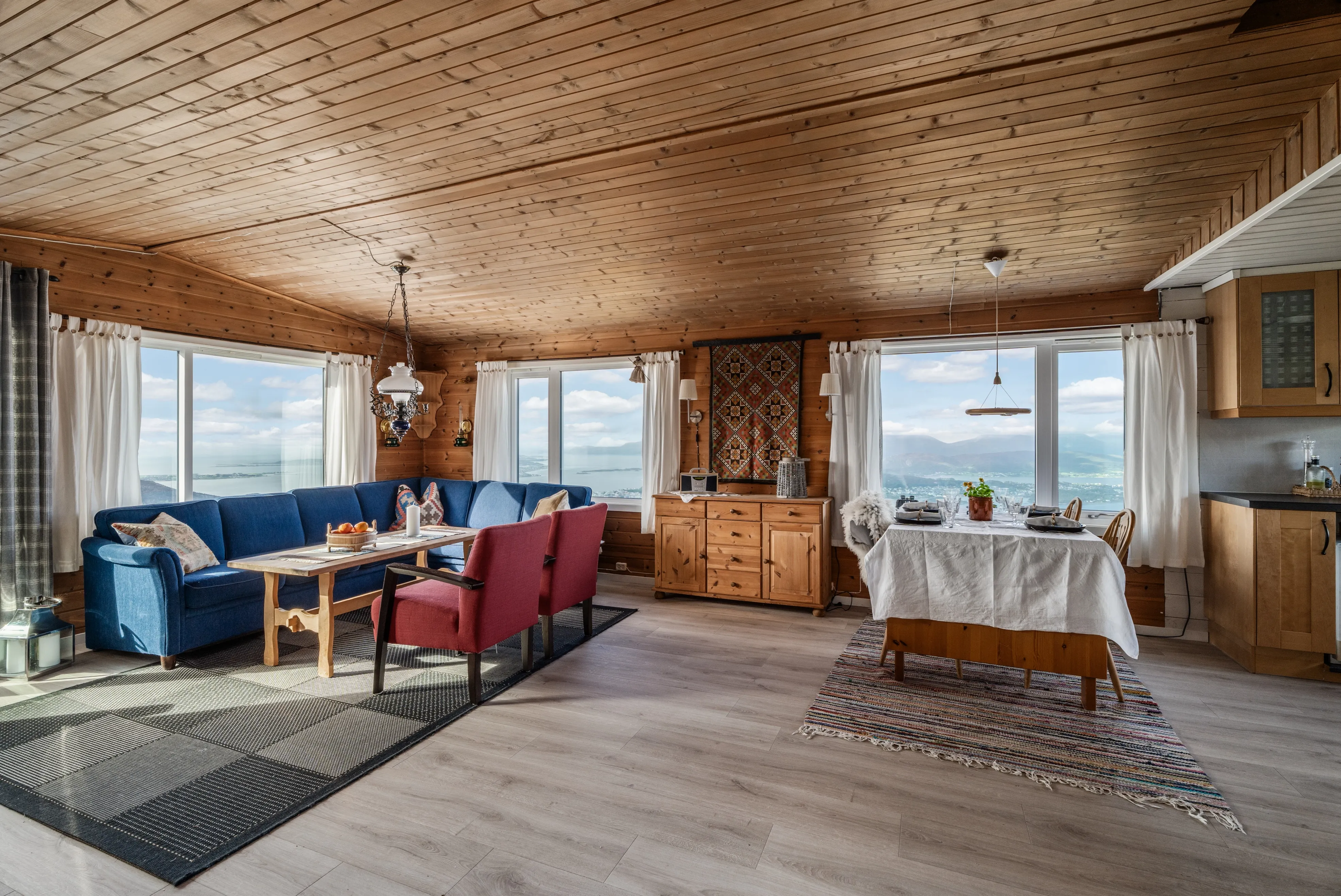 Rustic 1970s Cabin with Pool and Terrace in Scenic Norwegian Highlands - View image 10 of 25