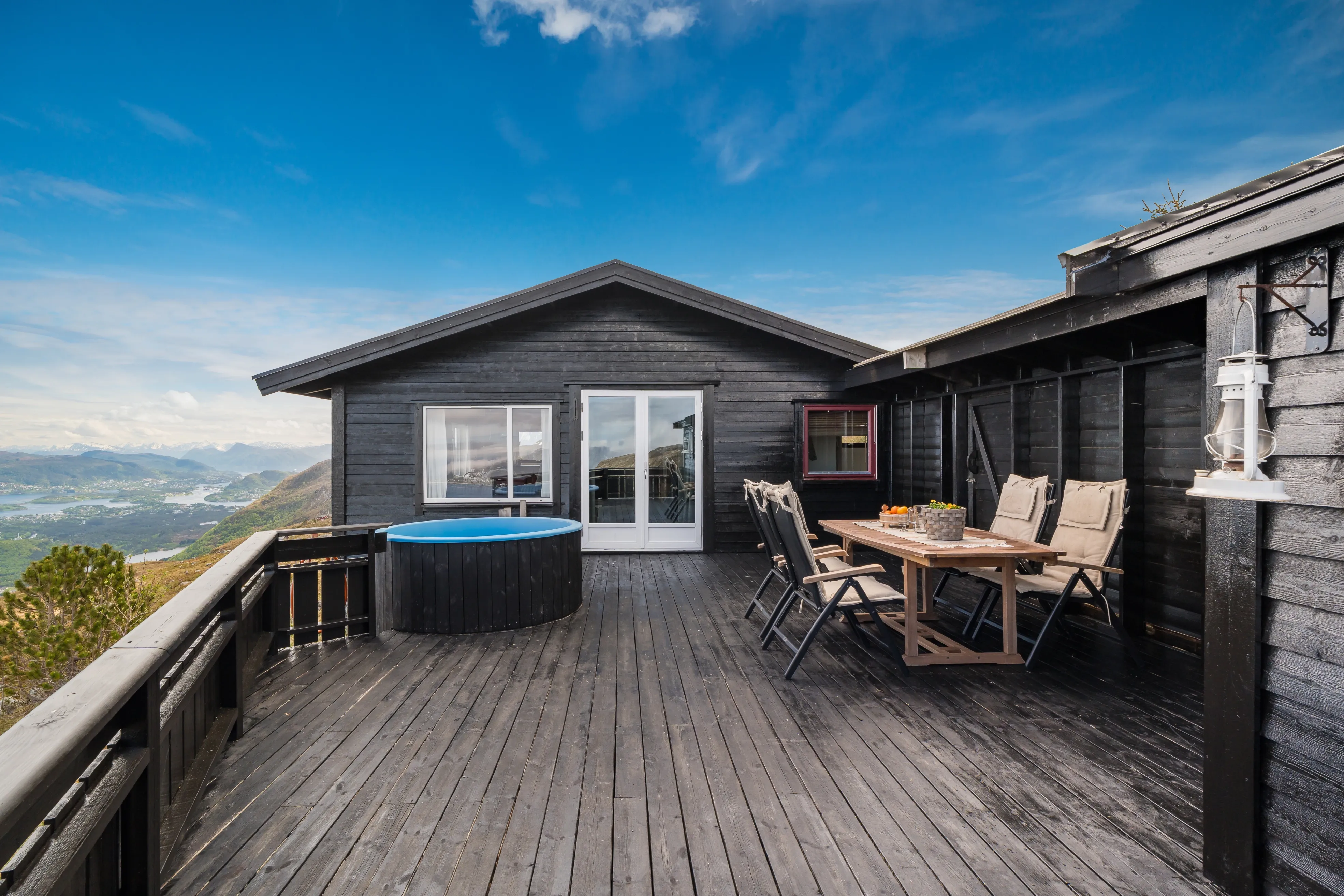 Rustic 1970s Cabin with Pool and Terrace in Scenic Norwegian Highlands - View image 13 of 25