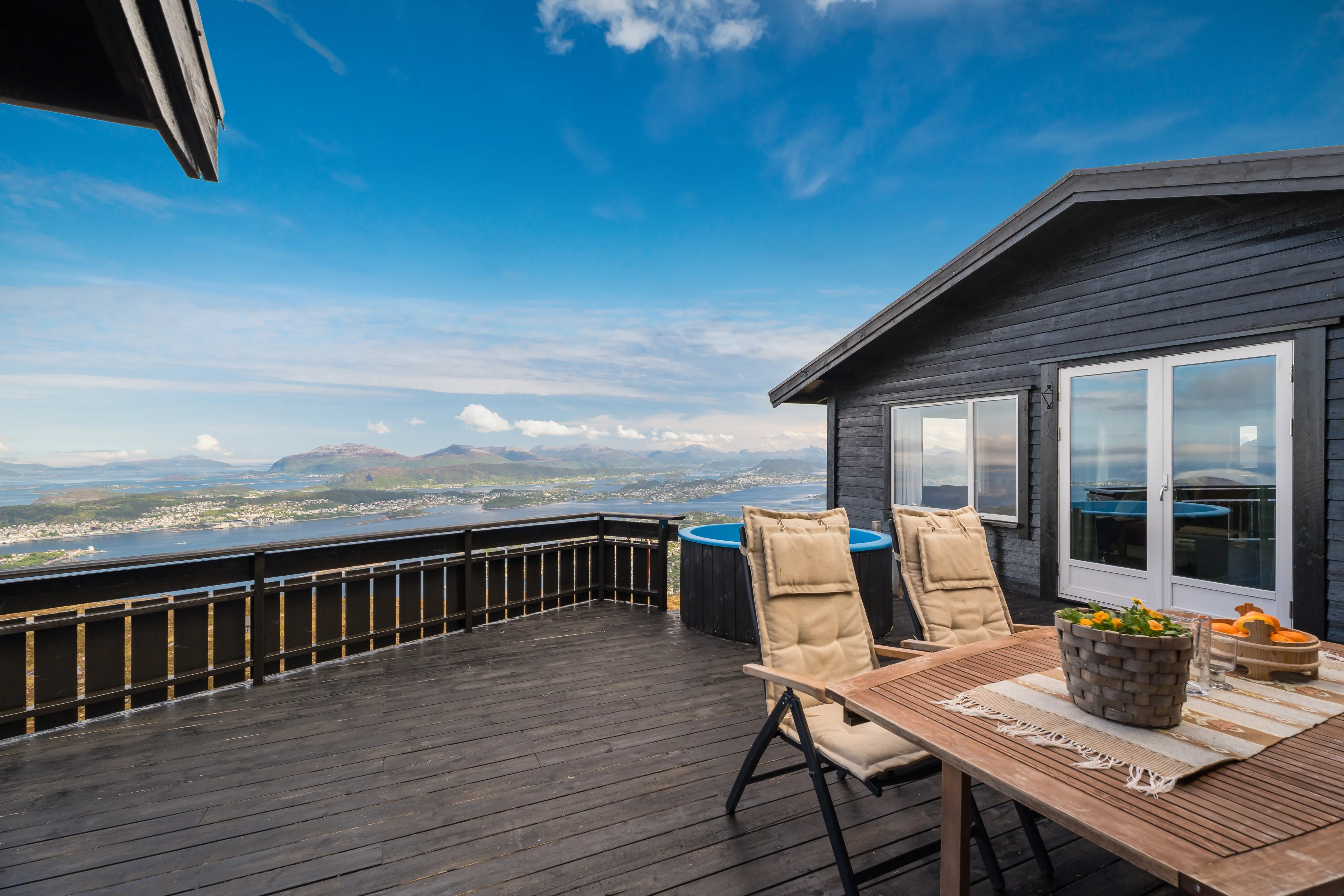 Rustic 1970s Cabin with Pool and Terrace in Scenic Norwegian Highlands - View image 14 of 25