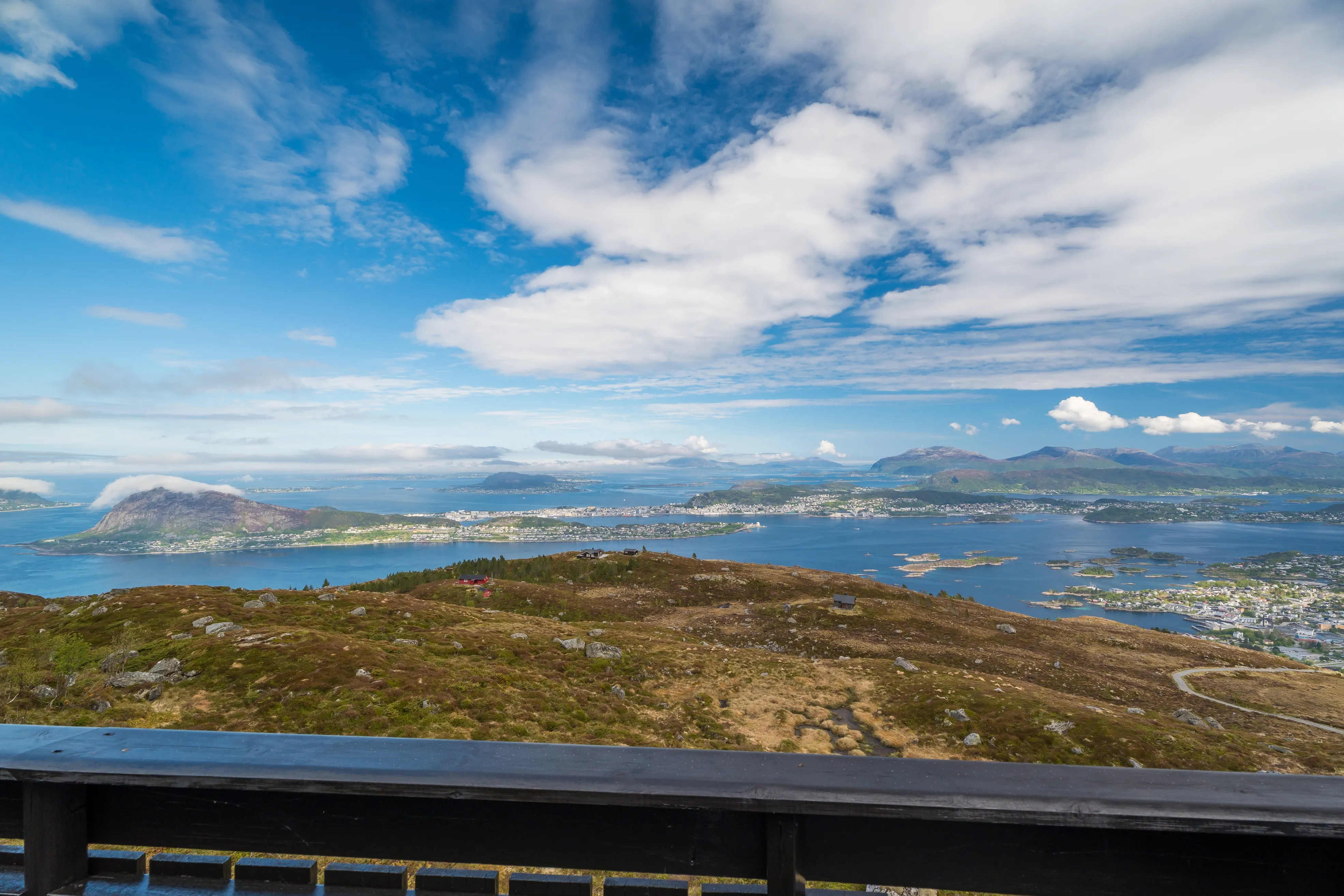 Rustic 1970s Cabin with Pool and Terrace in Scenic Norwegian Highlands - View image 15 of 25
