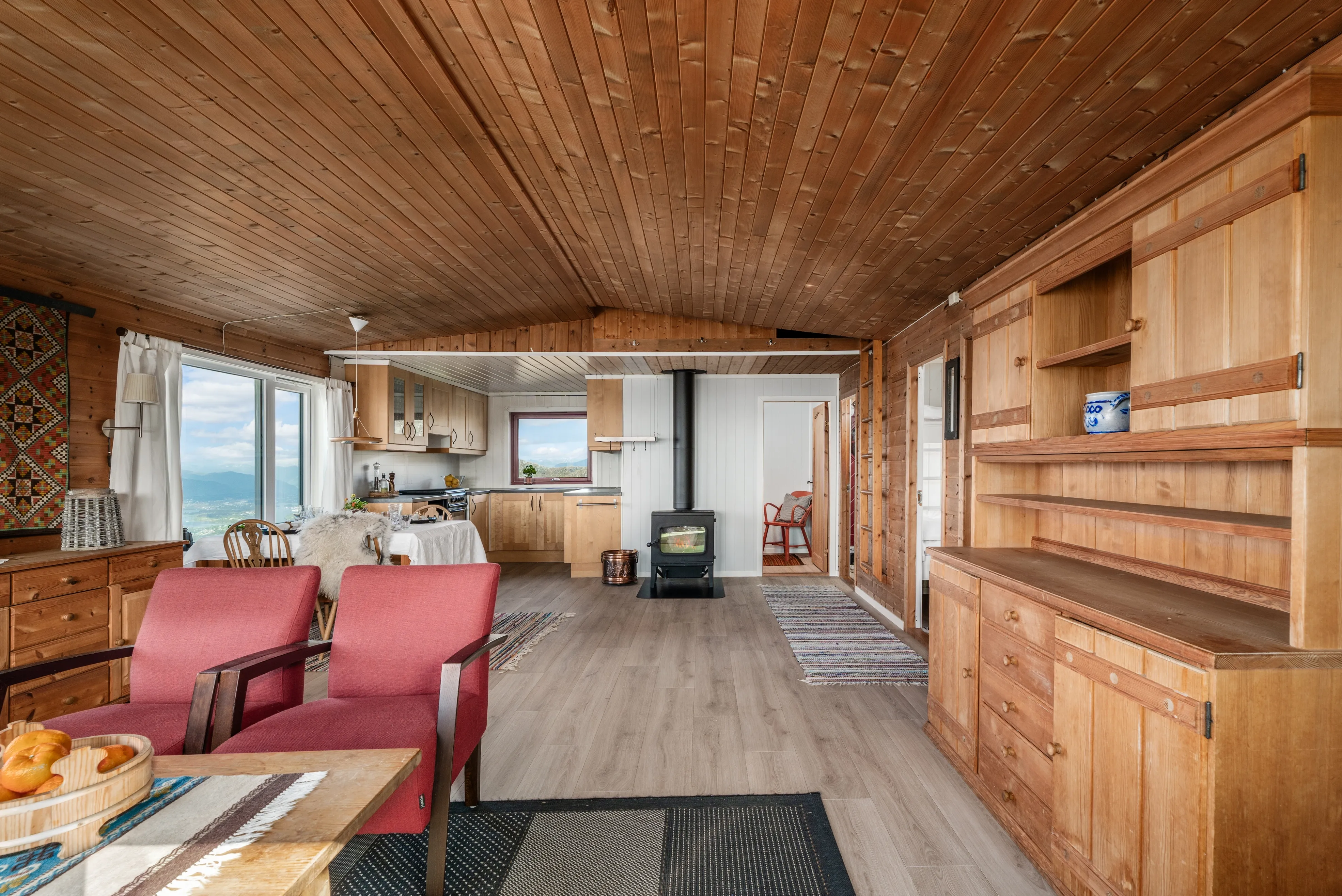 Rustic 1970s Cabin with Pool and Terrace in Scenic Norwegian Highlands - View image 16 of 25