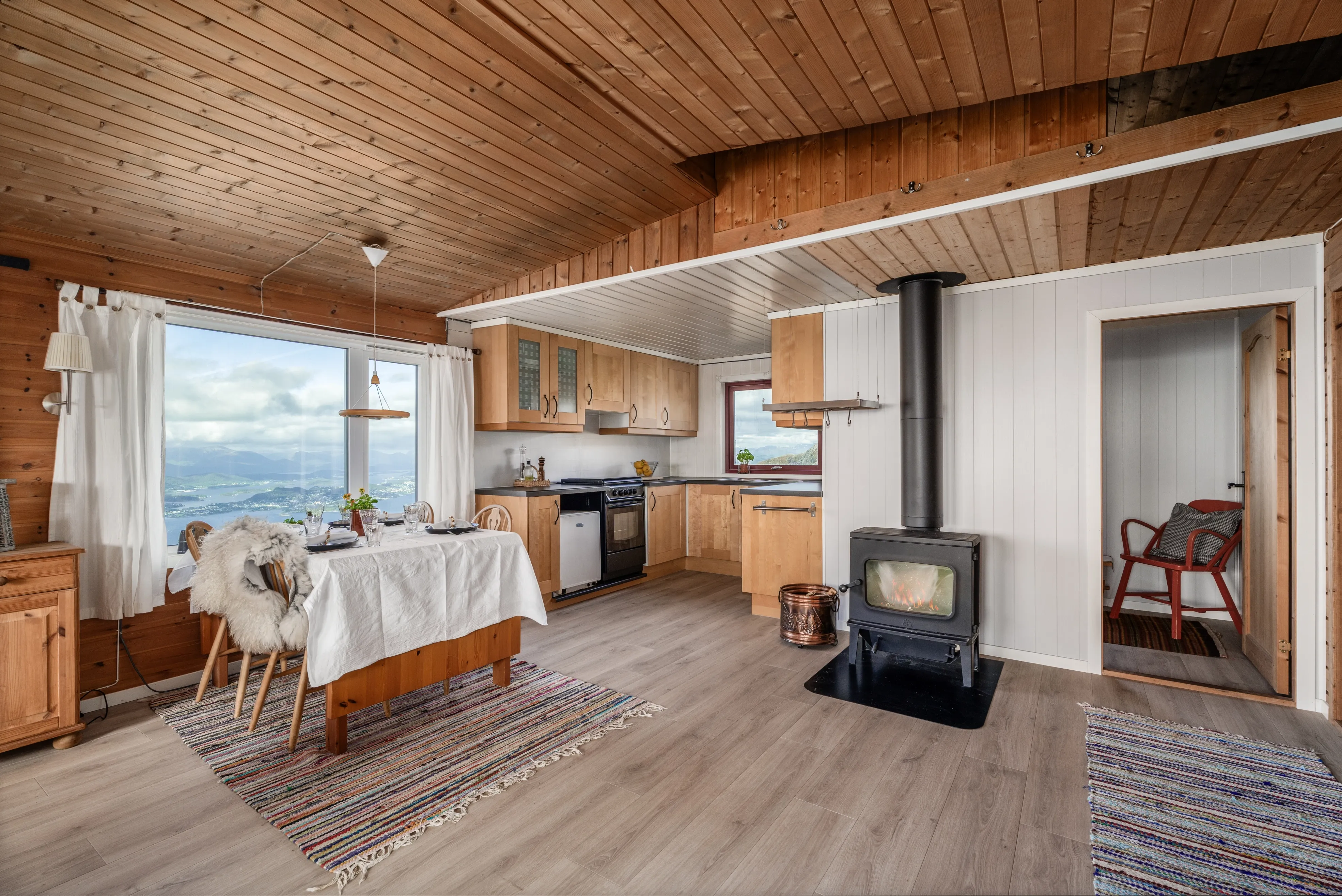 Rustic 1970s Cabin with Pool and Terrace in Scenic Norwegian Highlands - View image 17 of 25