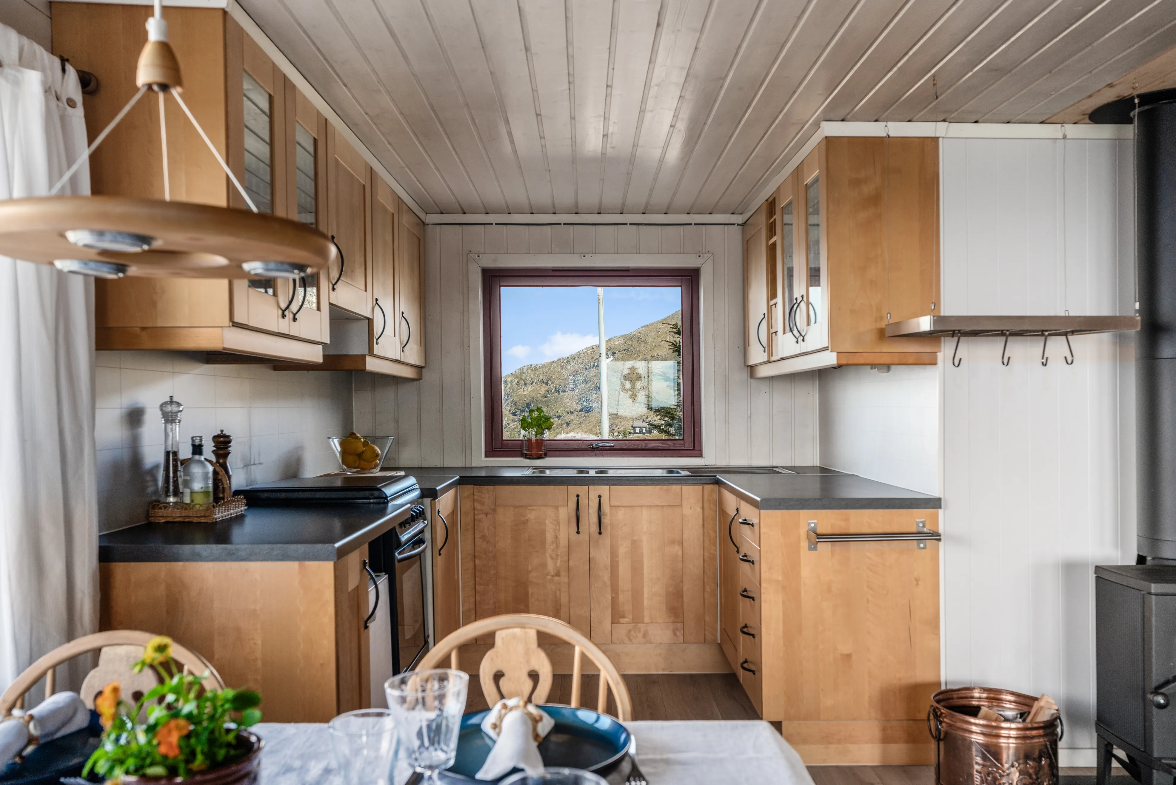 Rustic 1970s Cabin with Pool and Terrace in Scenic Norwegian Highlands - View image 19 of 25