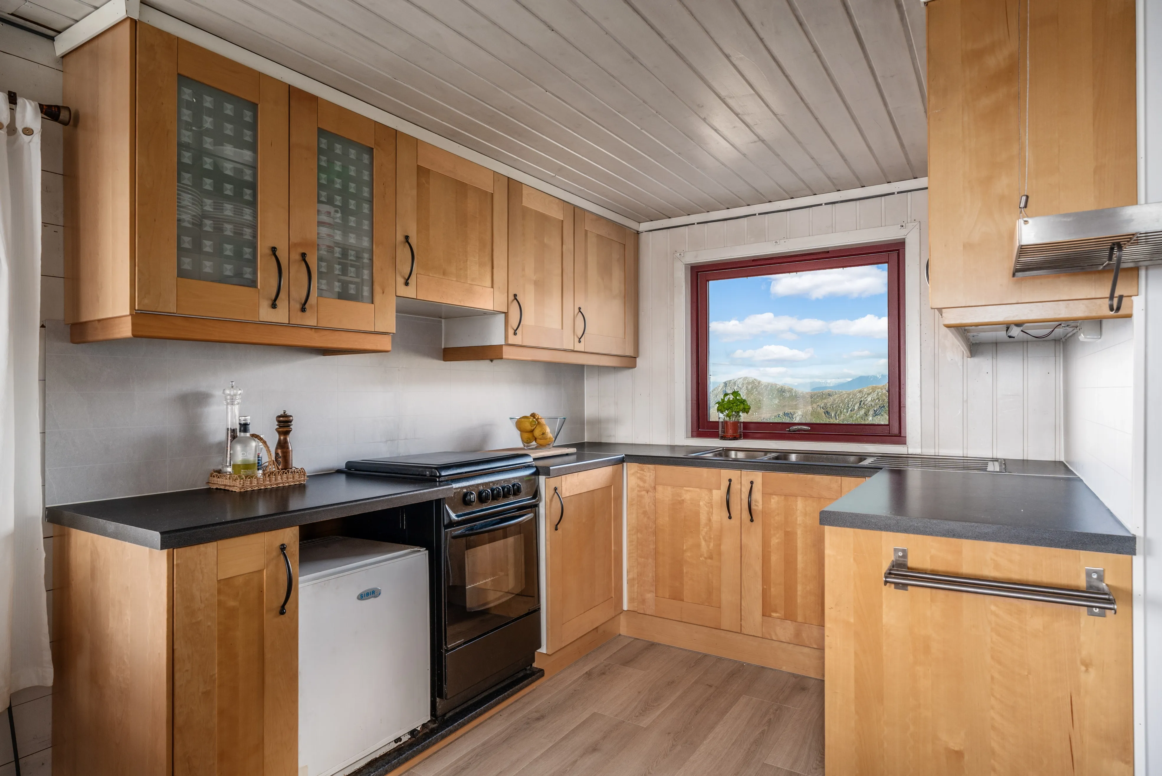 Rustic 1970s Cabin with Pool and Terrace in Scenic Norwegian Highlands - View image 21 of 25