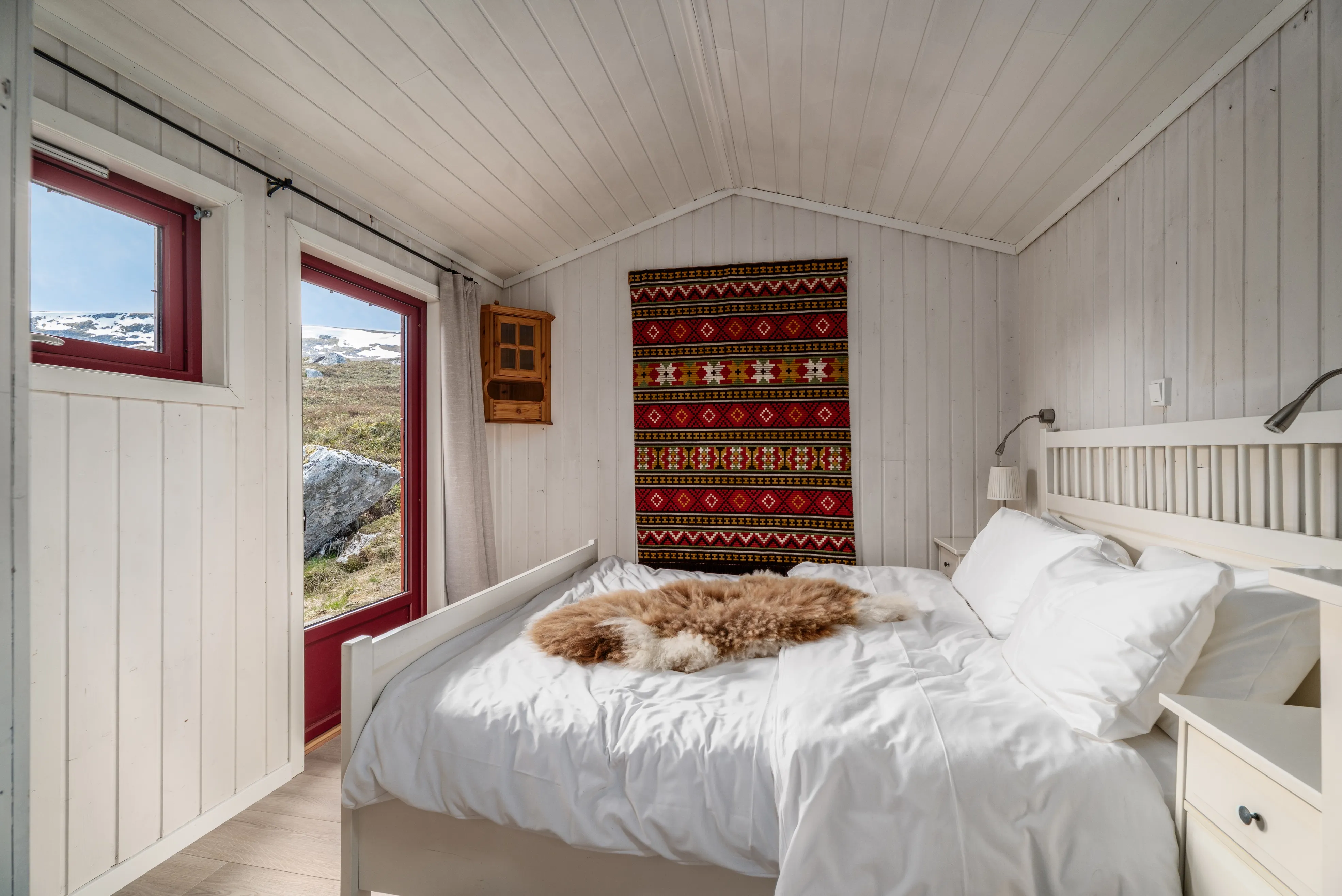 Rustic 1970s Cabin with Pool and Terrace in Scenic Norwegian Highlands - View image 22 of 25