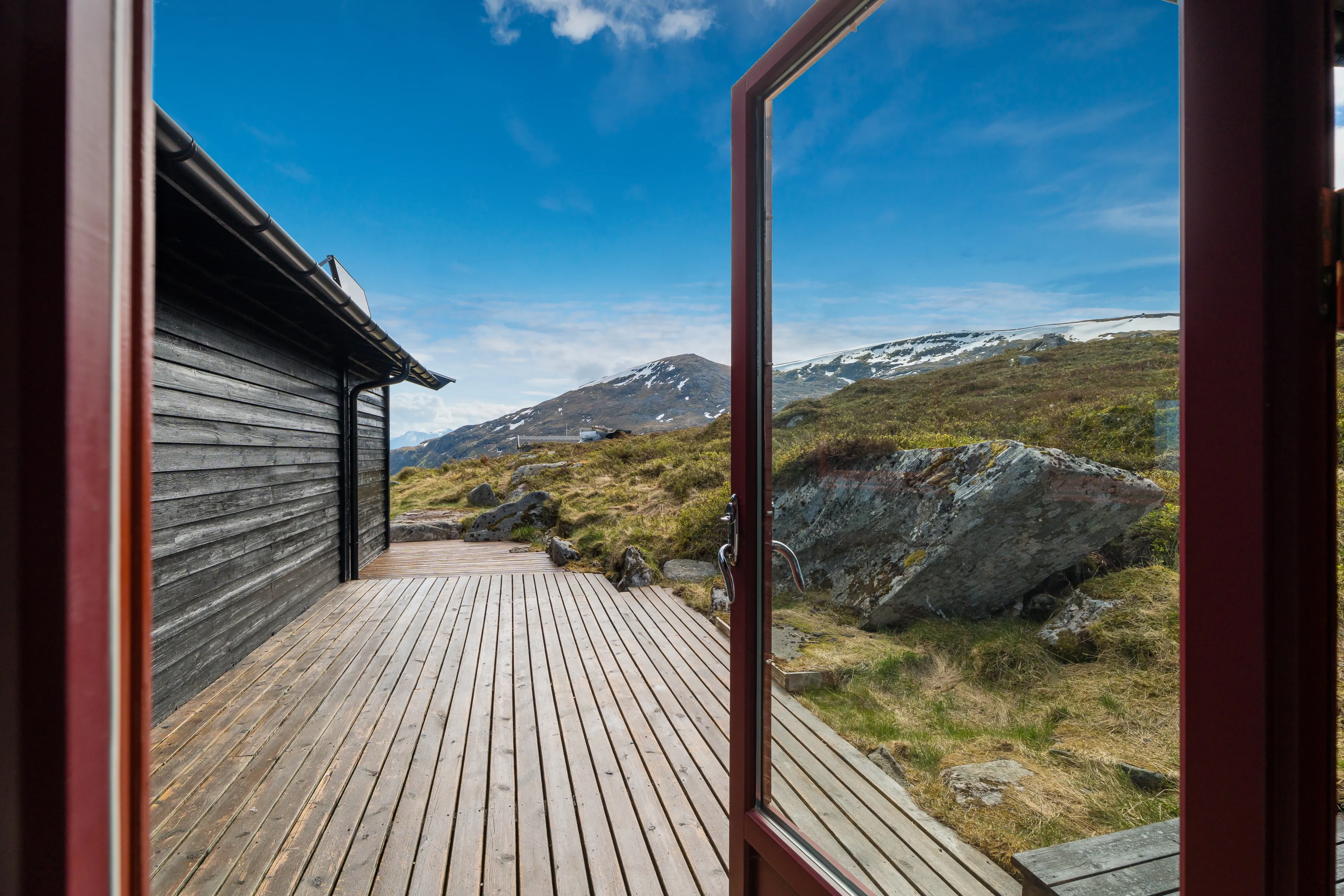 Rustic 1970s Cabin with Pool and Terrace in Scenic Norwegian Highlands - View image 23 of 25