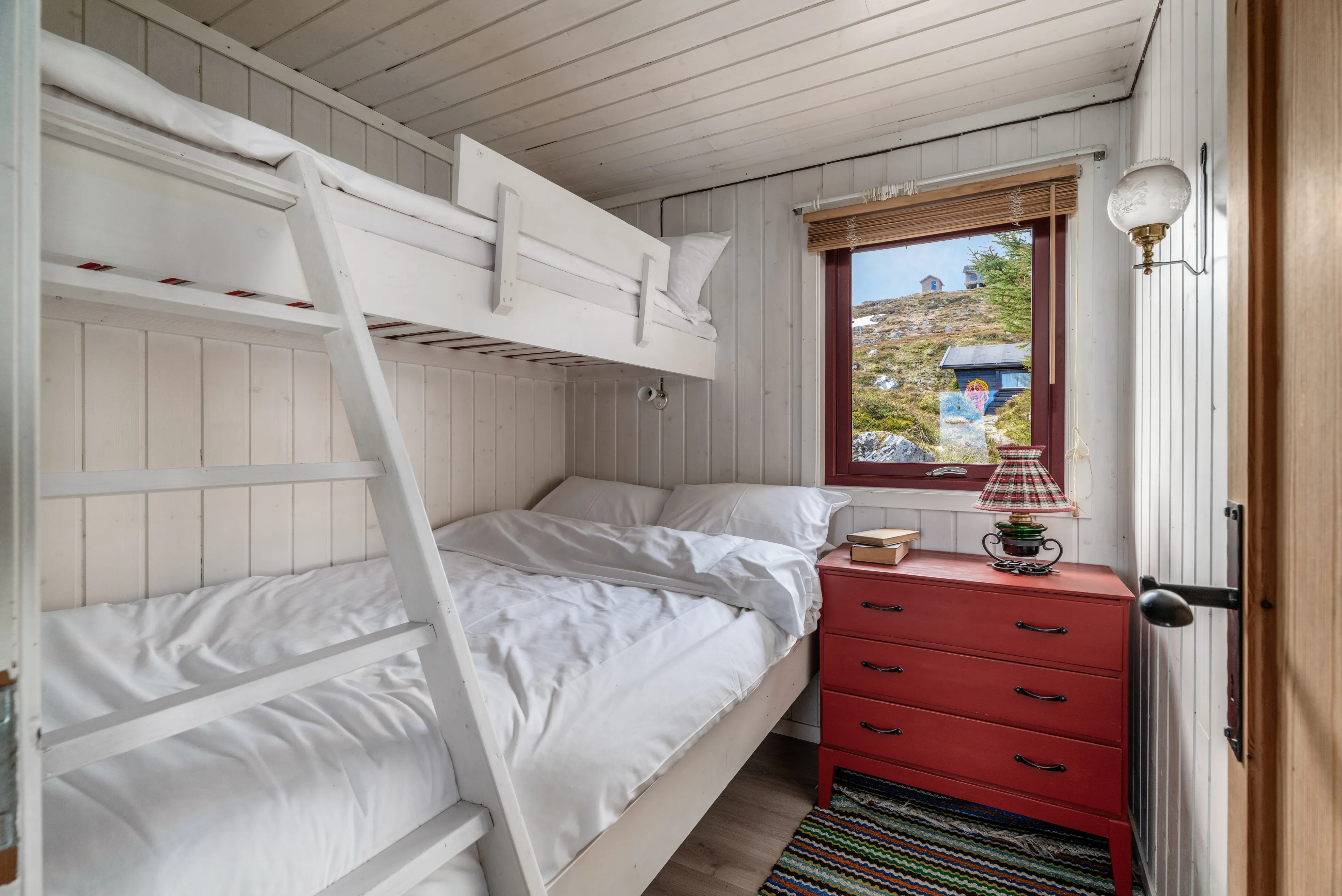 Rustic 1970s Cabin with Pool and Terrace in Scenic Norwegian Highlands - View image 24 of 25