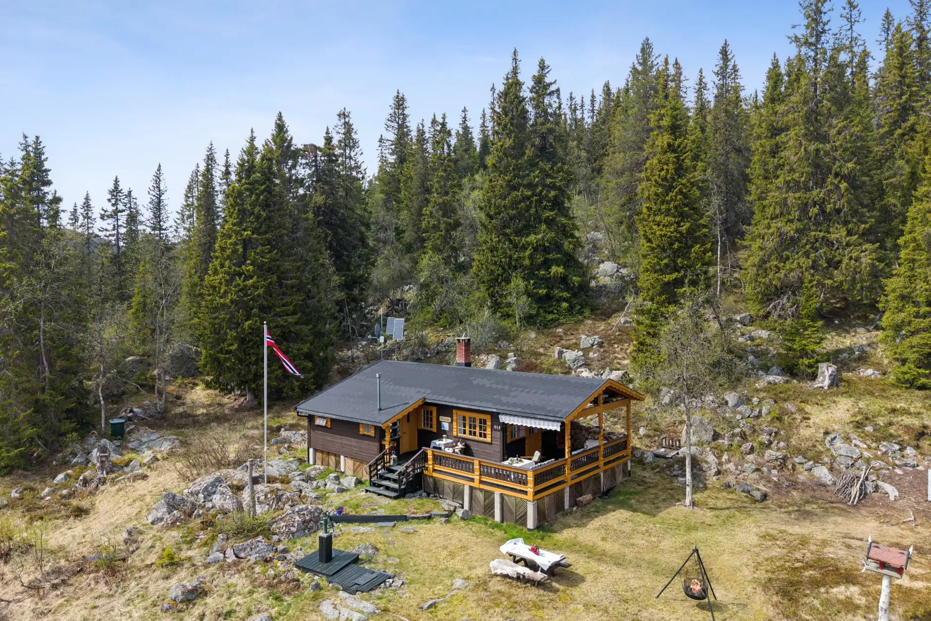 Rustic 3-Bedroom Cabin in Tuddal with Terrace and Lake Access - Image 1