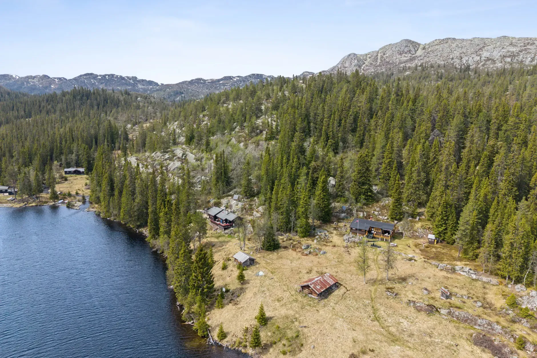 Rustic 3-Bedroom Cabin in Tuddal with Terrace and Lake Access - Image 2