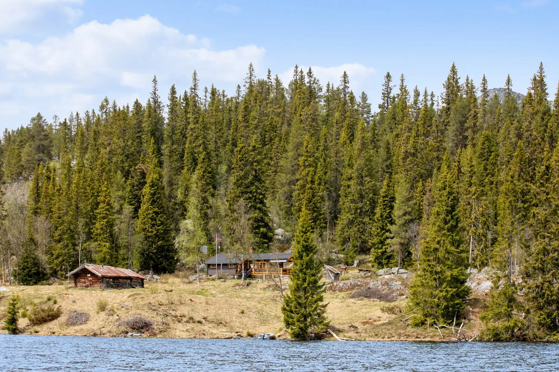 Rustic 3-Bedroom Cabin in Tuddal with Terrace and Lake Access - Image 3