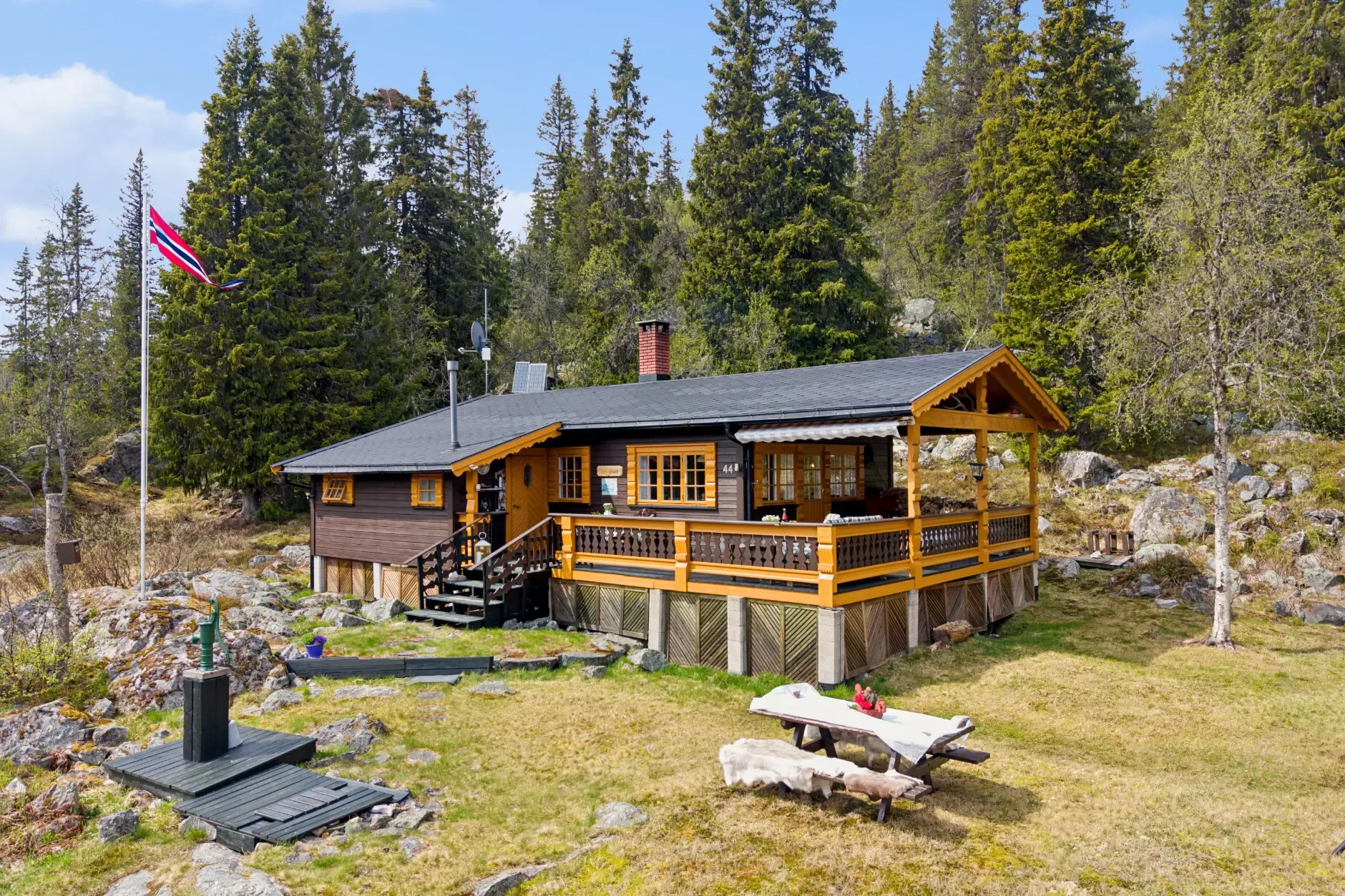 Rustic 3-Bedroom Cabin in Tuddal with Terrace and Lake Access - Image 4