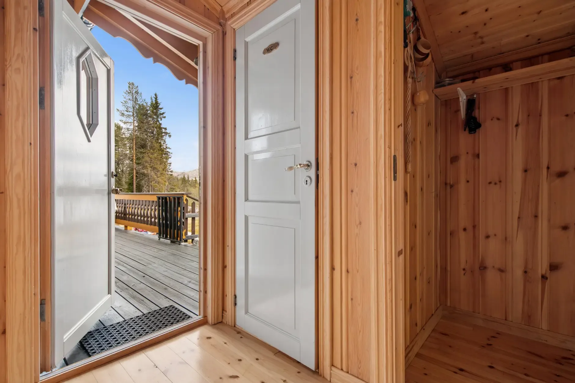 Rustic 3-Bedroom Cabin in Tuddal with Terrace and Lake Access - View image 8 of 33