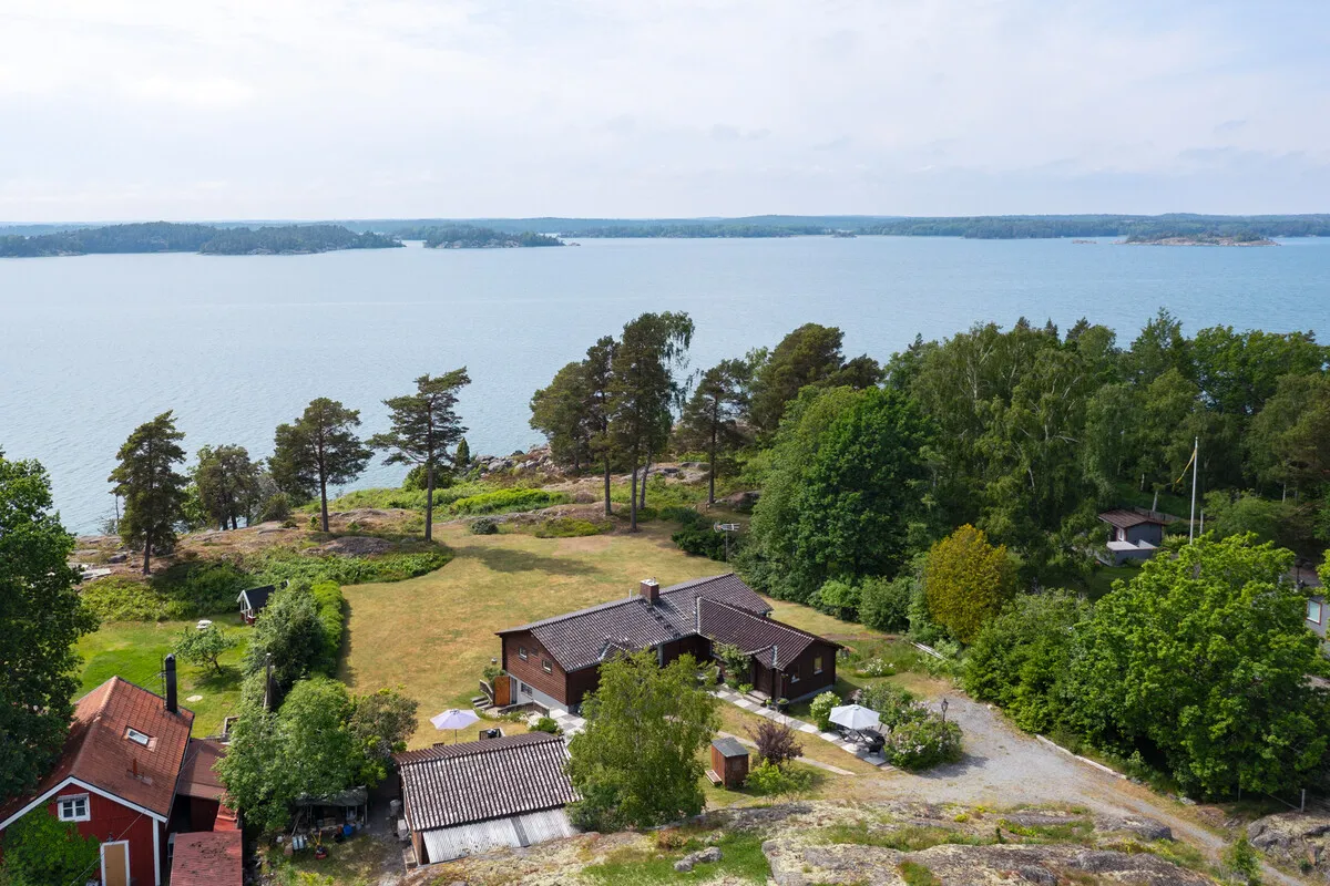 1950s Swedish Coastal Retreat with Expansive Garden and Terrace - Image 1