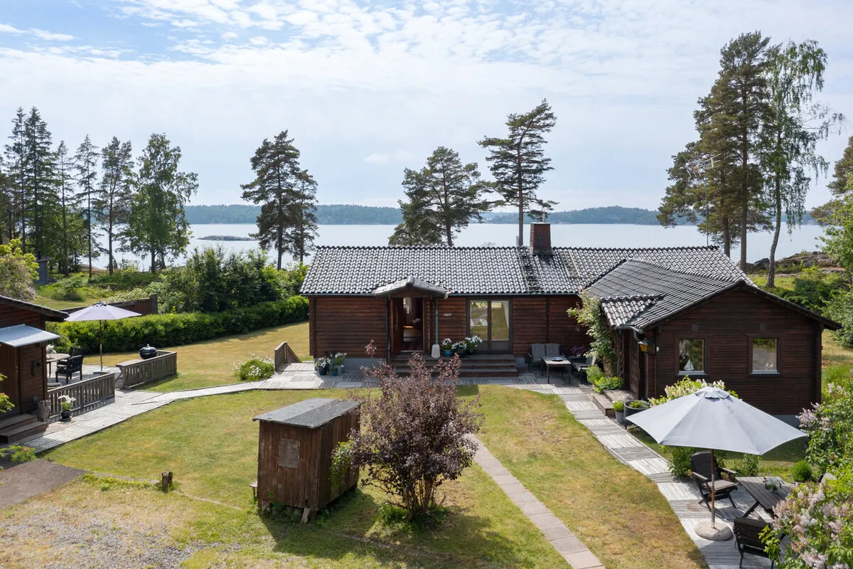 1950s Swedish Coastal Retreat with Expansive Garden and Terrace - Image 2