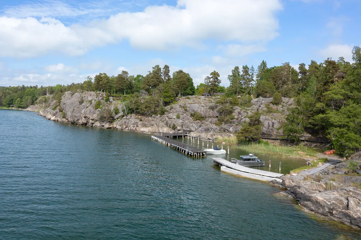 1950s Swedish Coastal Retreat with Expansive Garden and Terrace - View image 6 of 38
