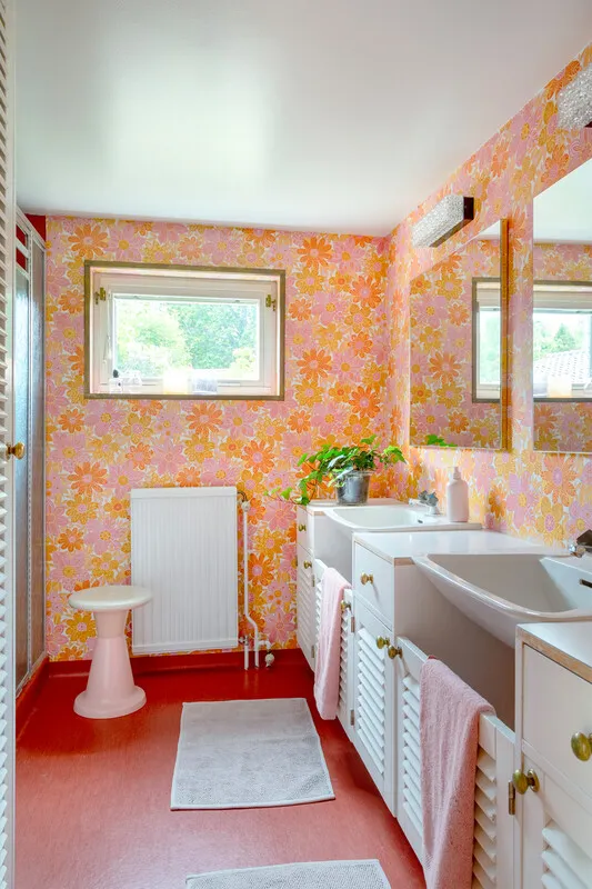 1950s Swedish Coastal Retreat with Expansive Garden and Terrace - View image 18 of 38