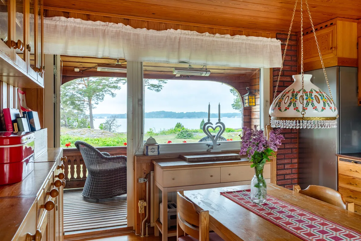 1950s Swedish Coastal Retreat with Expansive Garden and Terrace - View image 19 of 38