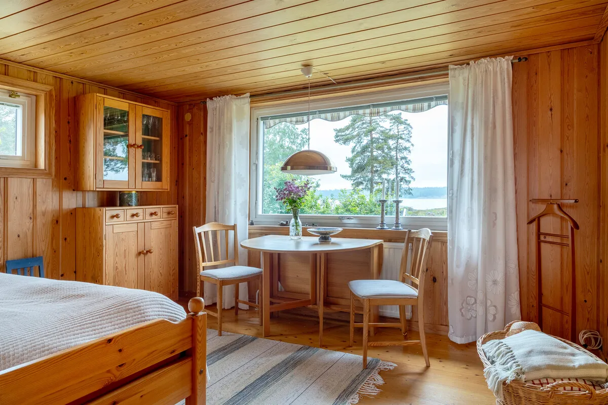 1950s Swedish Coastal Retreat with Expansive Garden and Terrace - View image 21 of 38