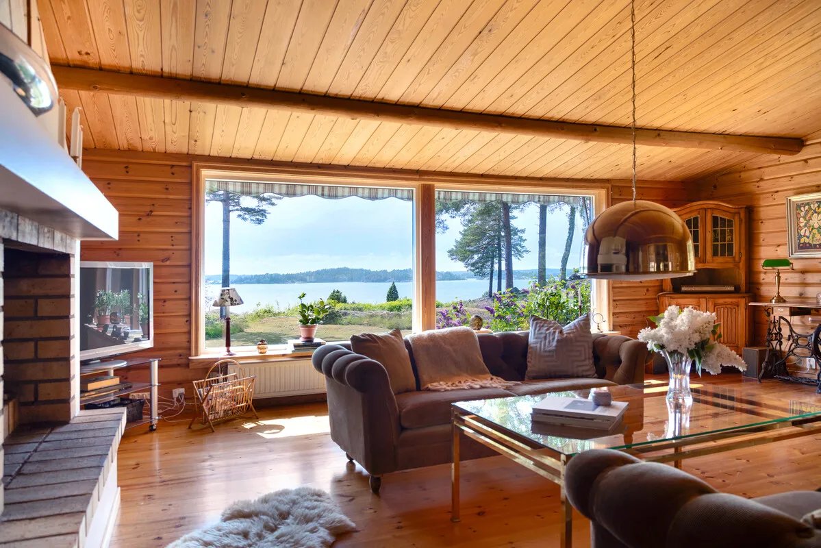 1950s Swedish Coastal Retreat with Expansive Garden and Terrace - View image 27 of 38