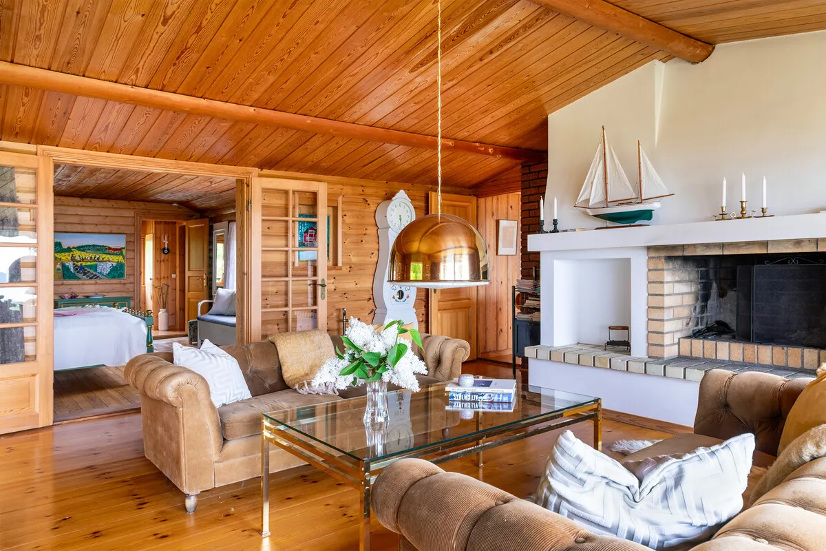 1950s Swedish Coastal Retreat with Expansive Garden and Terrace - View image 28 of 38