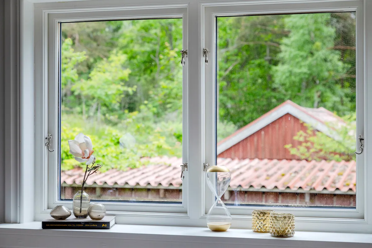 1950s Swedish Coastal Retreat with Expansive Garden and Terrace - View image 37 of 38
