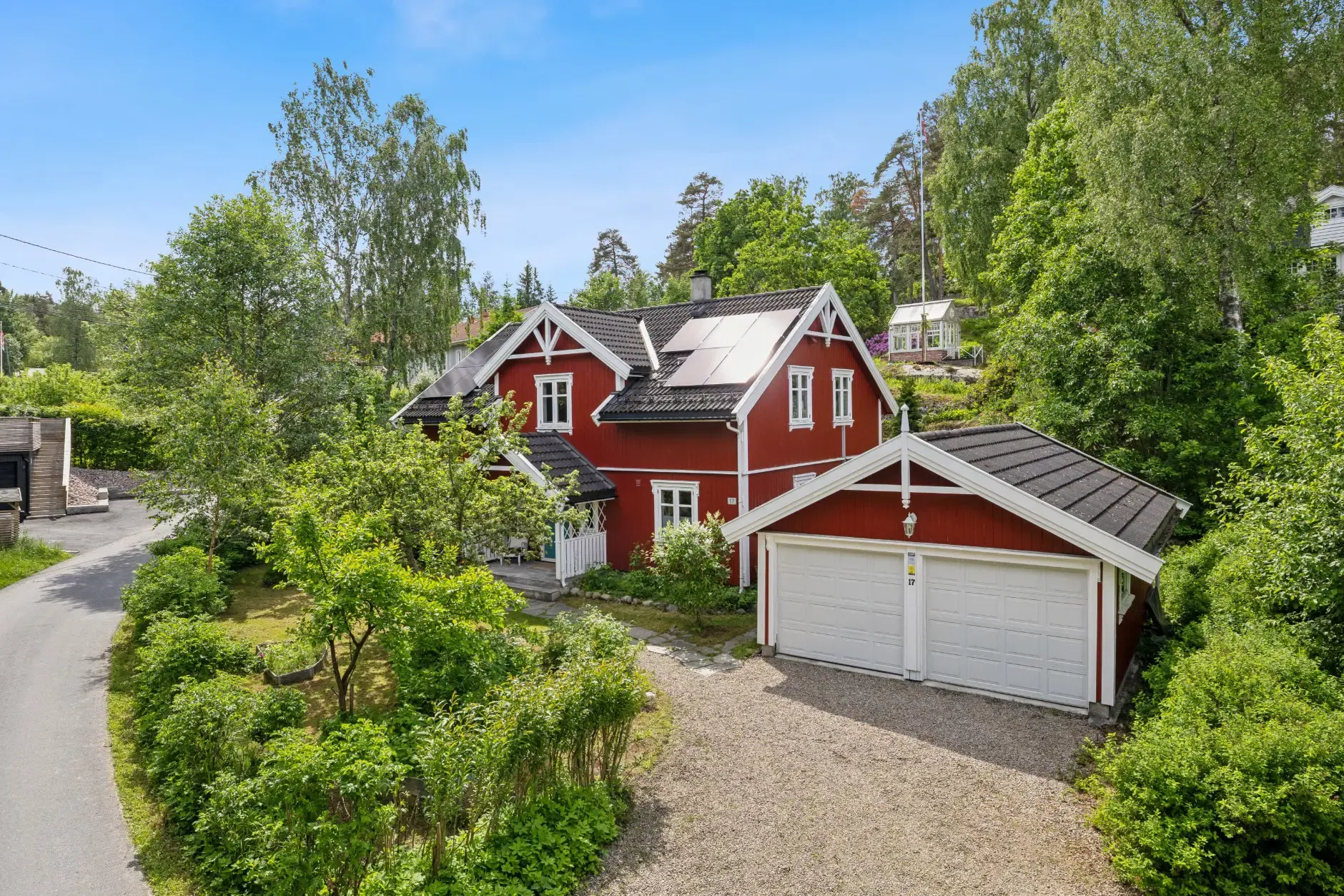 Modern 3-Bedroom House with Private Garden in Nesodden - Image 2