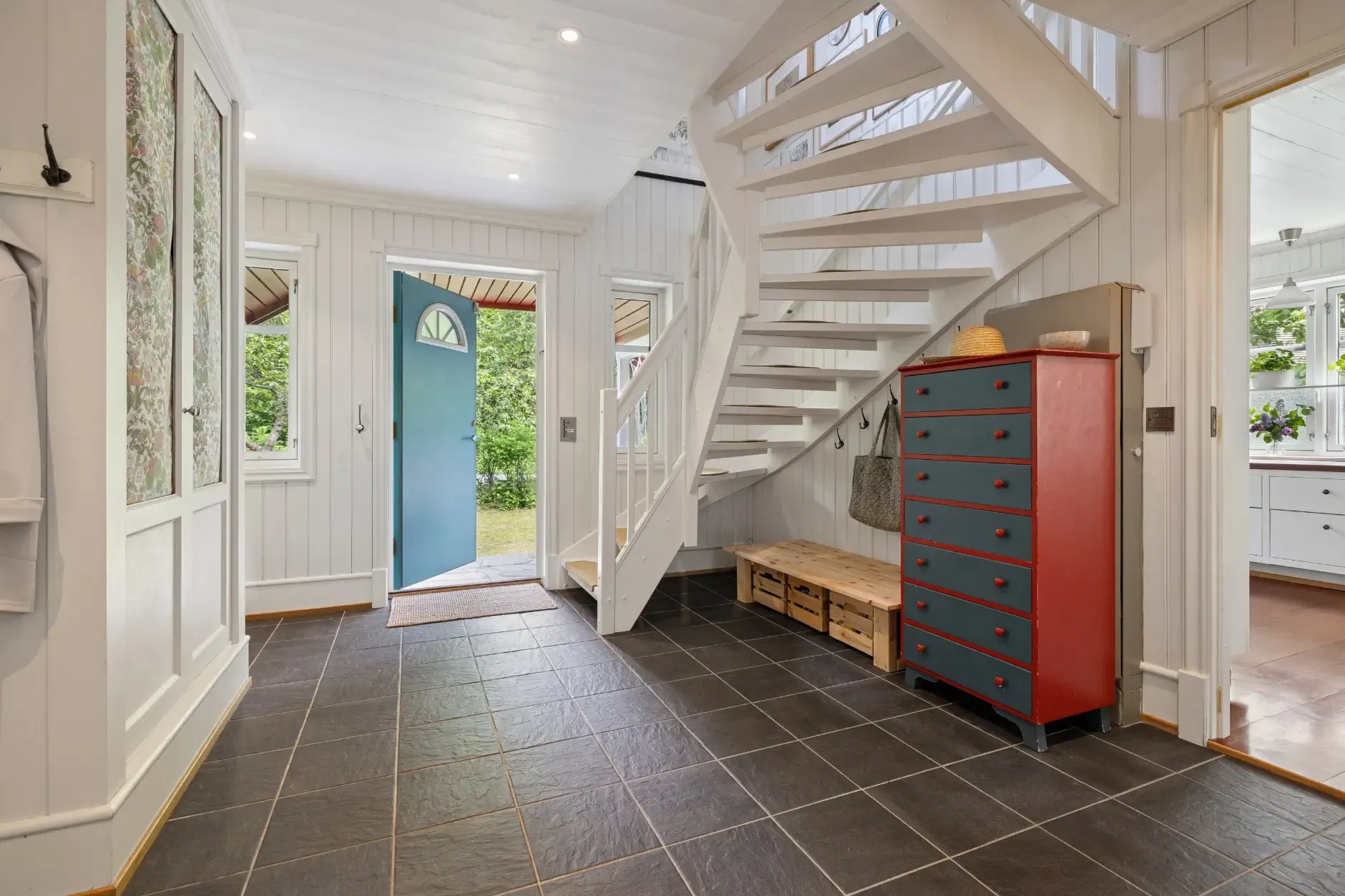 Modern 3-Bedroom House with Private Garden in Nesodden - View image 15 of 34