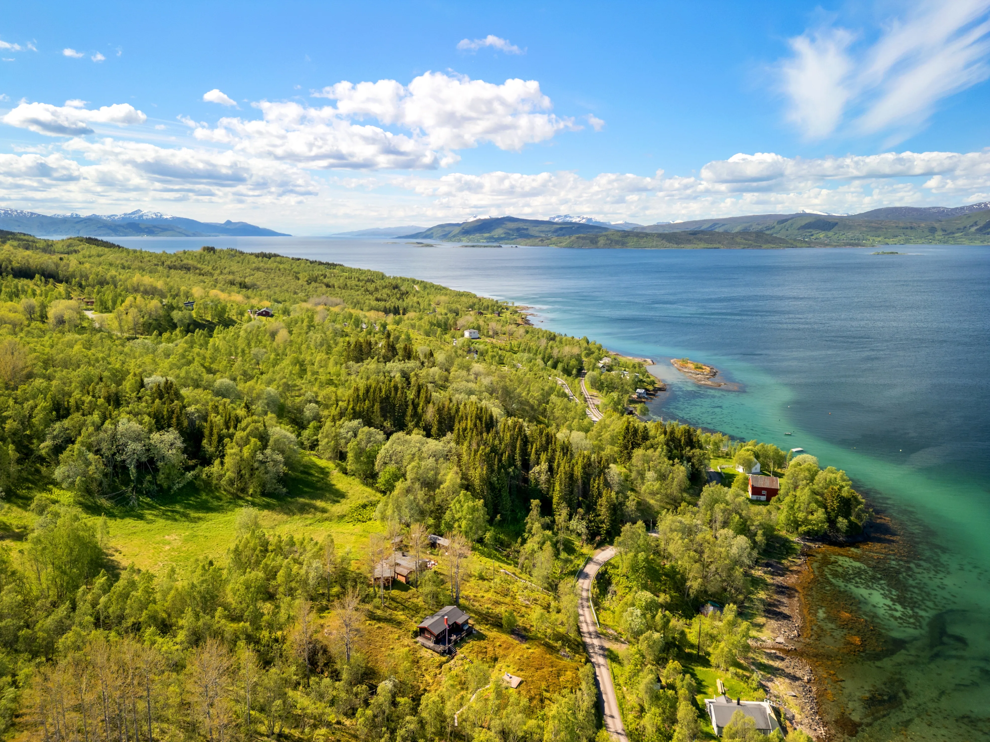1970s Norwegian Seaside Cabin with Terrace and Boat Mooring - Image 3