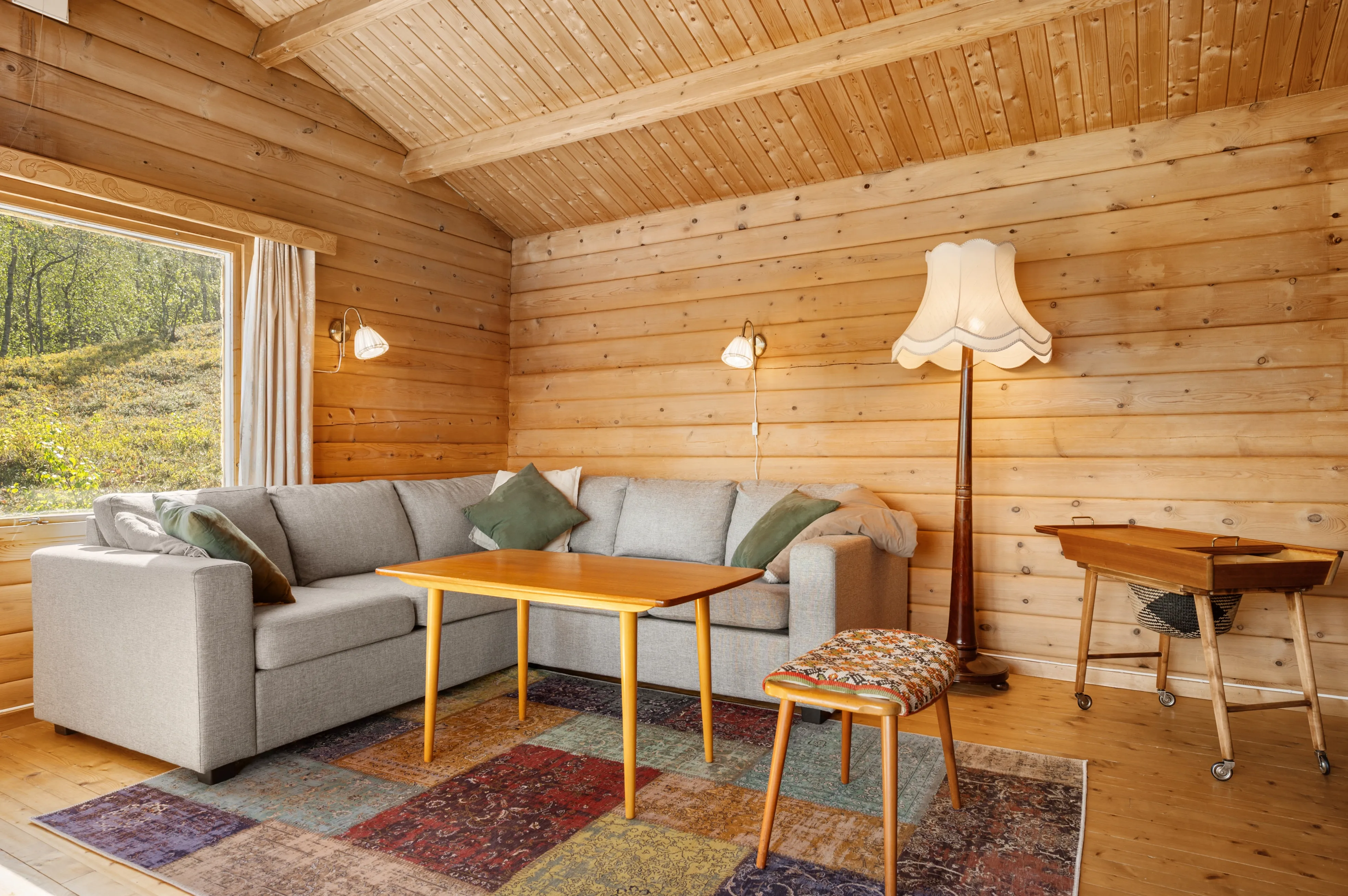 1970s Norwegian Seaside Cabin with Terrace and Boat Mooring - View image 7 of 37